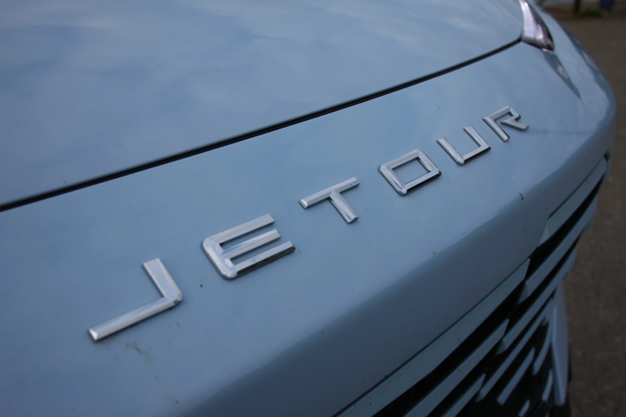 Jetour переедет в Петербург под брендом Votour