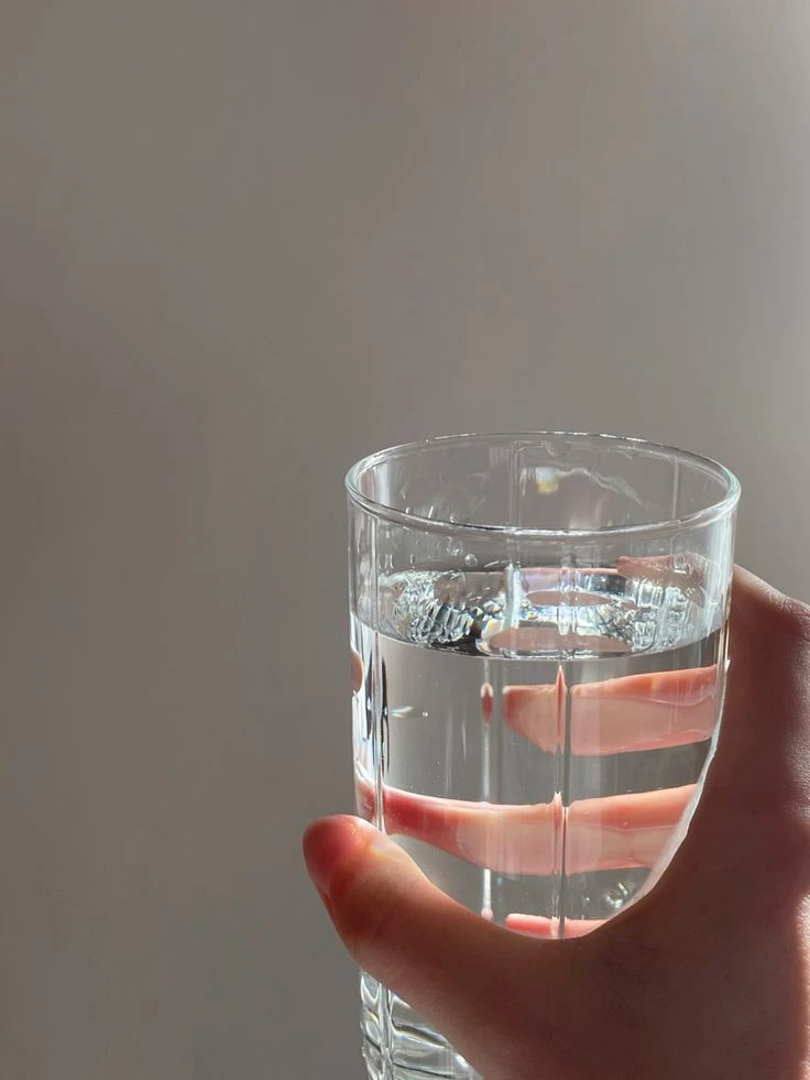 💚 Вода — наш простой помощник на пути к стройности! 💧