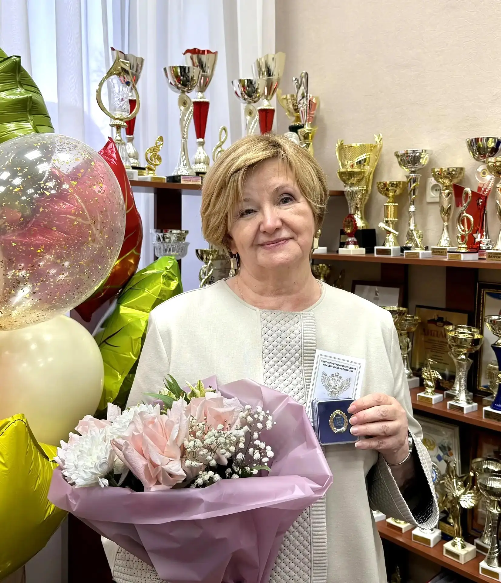 💐 Поздравляем с высокой наградой!