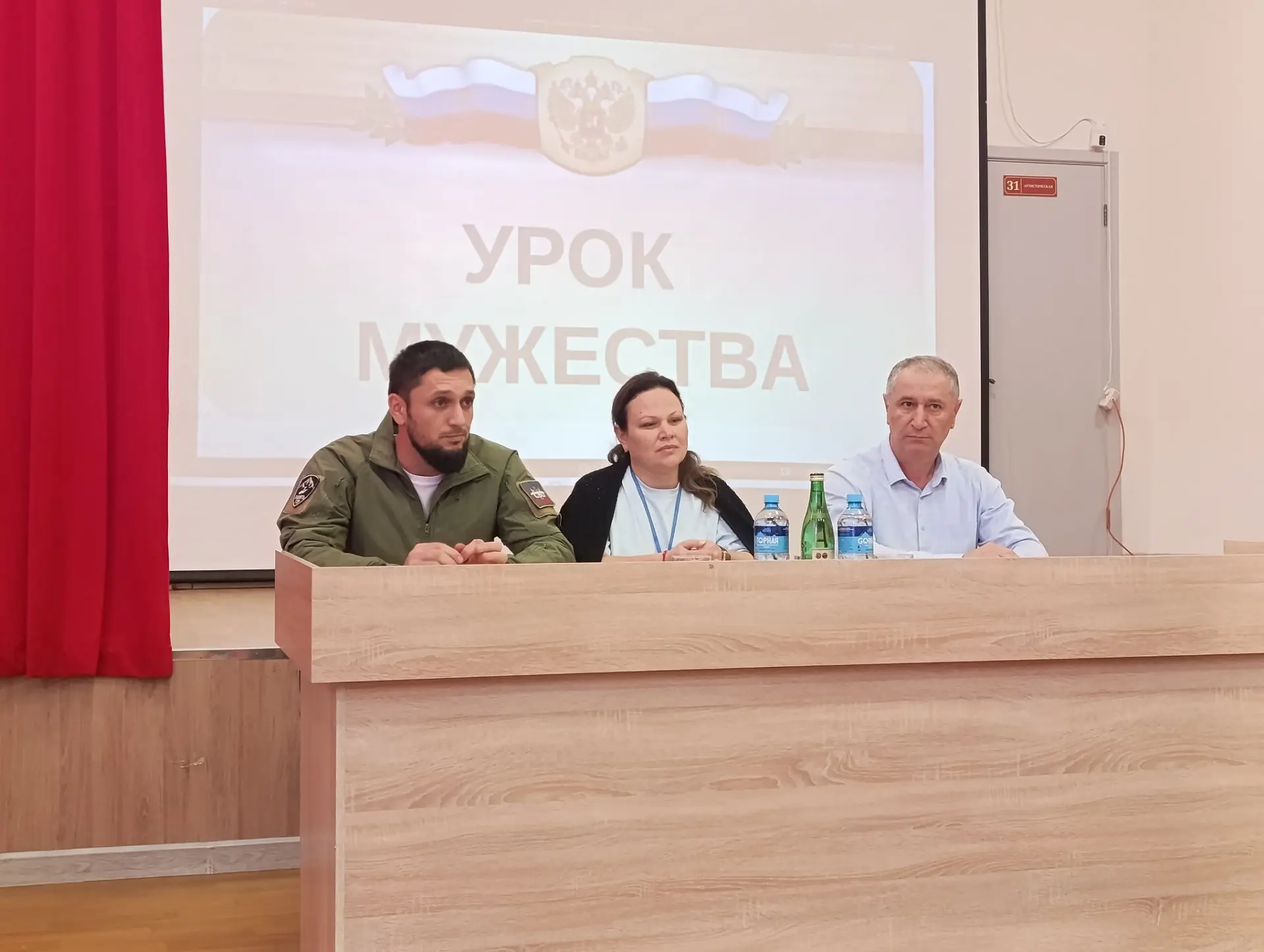 Сегодня стены актового зала МКОУ «Ахтынская СОШ №3 им. Героя России М.Д. Муслимова» при...