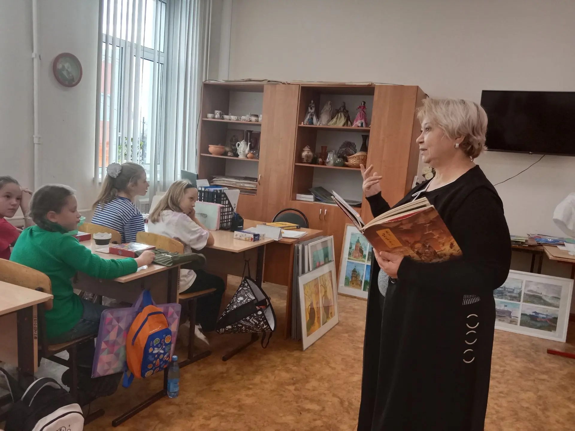 Есть в октябре замечательный и добрый праздник – День пожилых людей, праздник мудрости ...