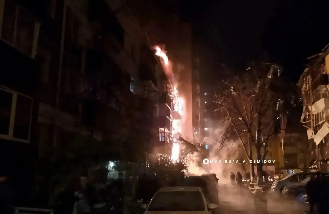 ⚡️️️️️️️После массированной атаки БПЛА на центр Белгорода один человек погиб, ещё 10 ра...