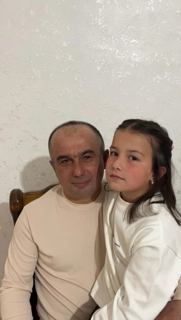 Мой папа — самый сильный, добрый и надежный человек. Я горд тем. что похож на него хара...