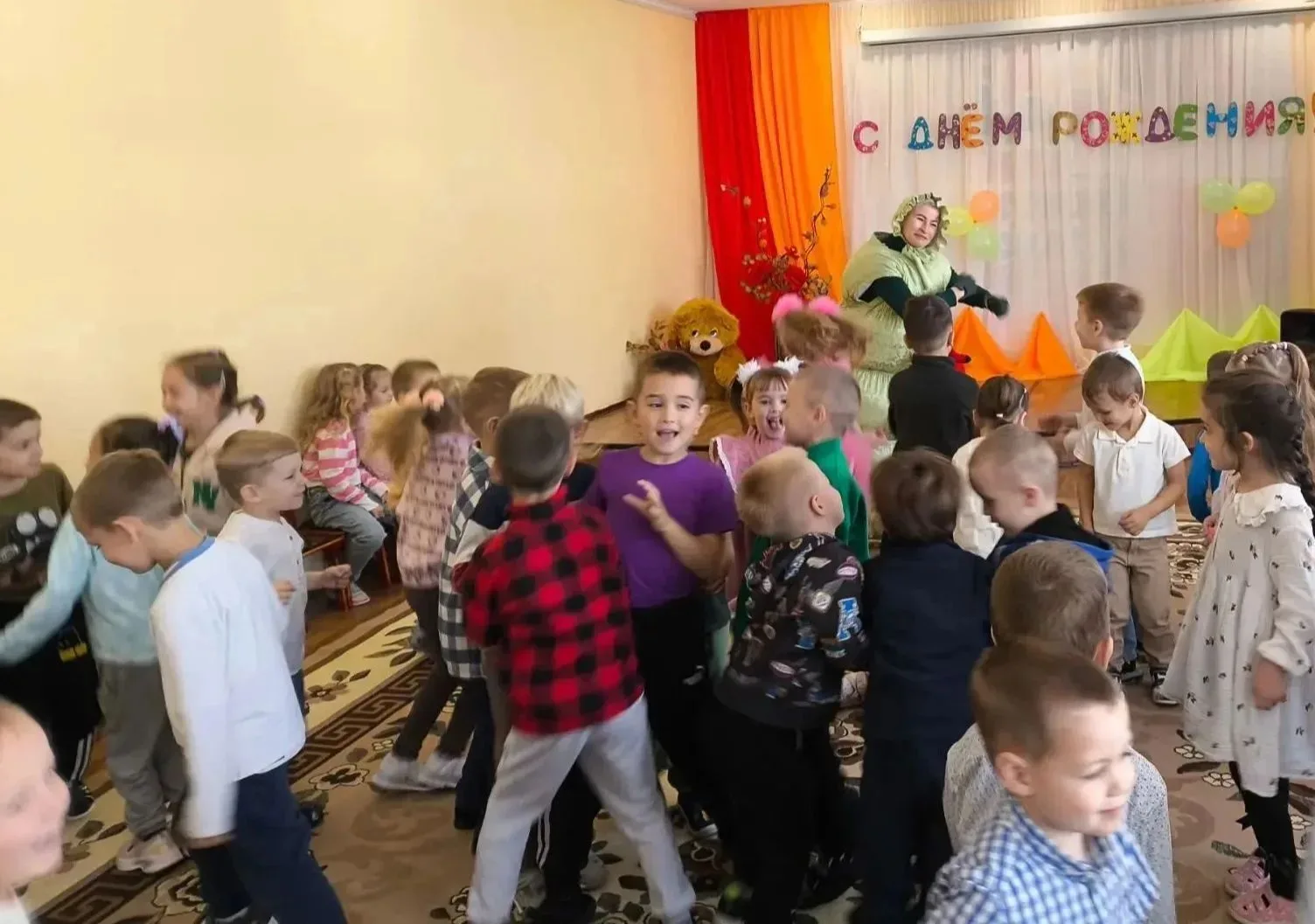 День рождения ребят отмечает детский сад