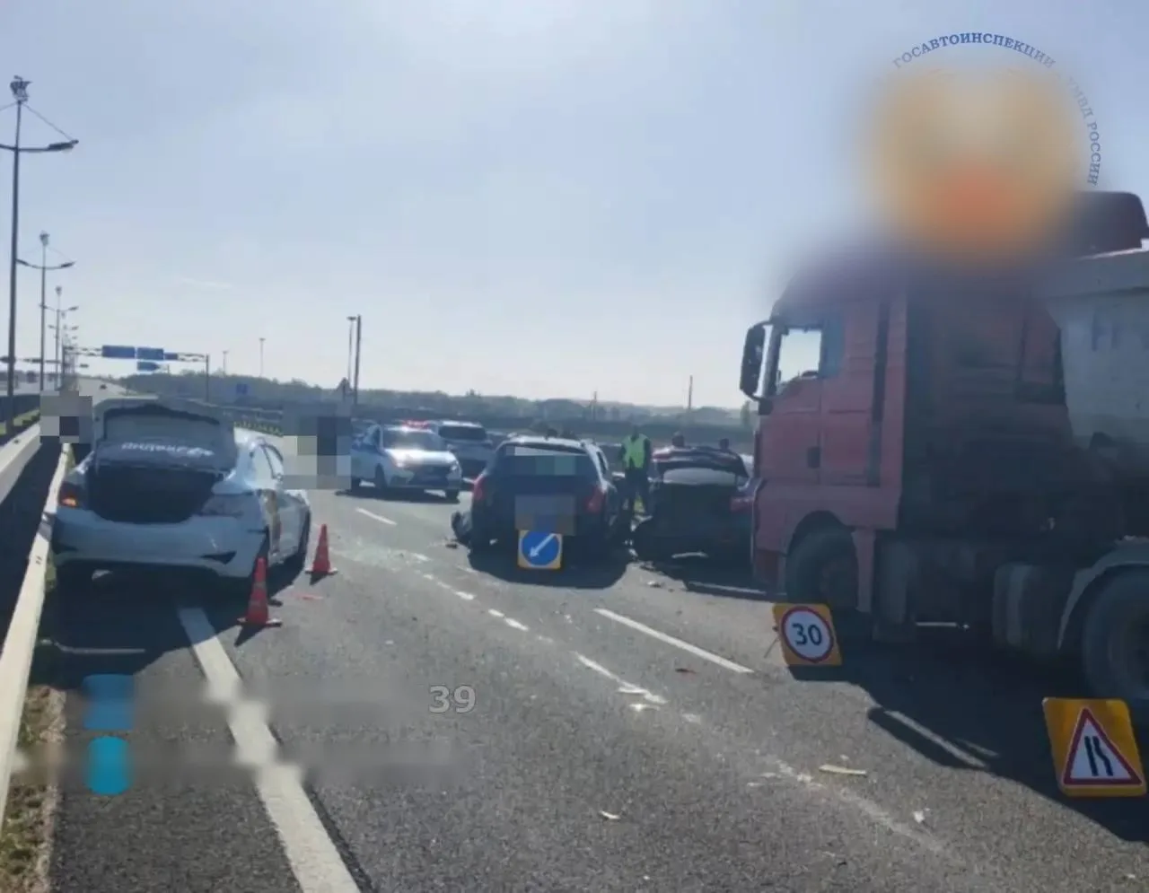 На Приморском полукольце столкнулись три автомобиля