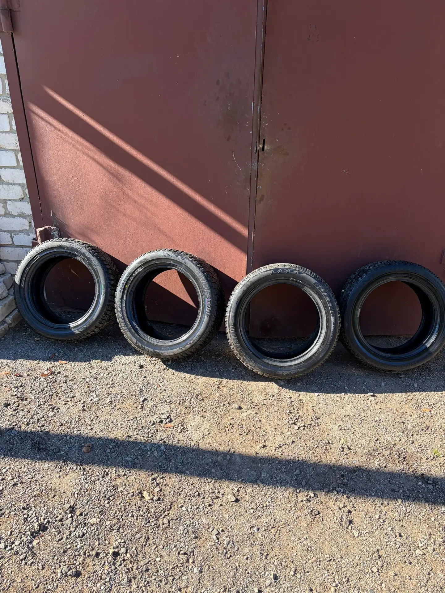 Продам Зимние шипованные шины, 205/55/16р BRIDGESTONE BLIZZAK Spike-01 хорошо цепляют, ...