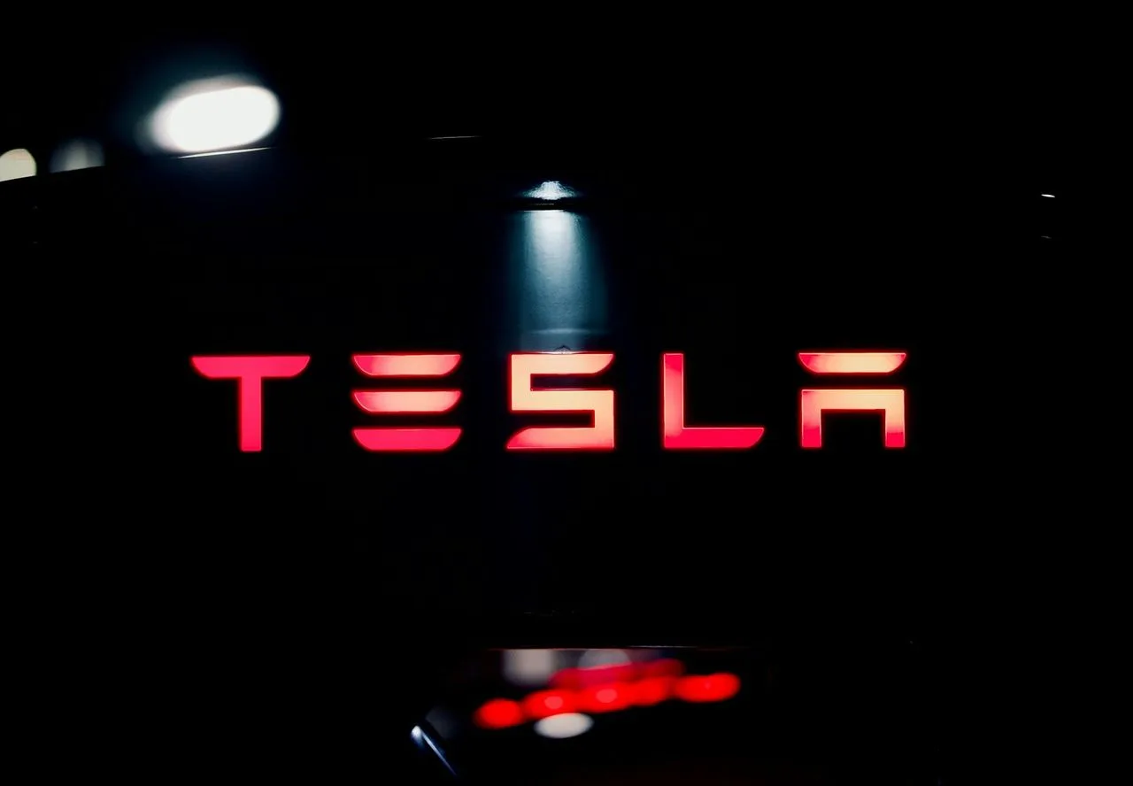 Tesla может провести презентацию летающего автомобиля