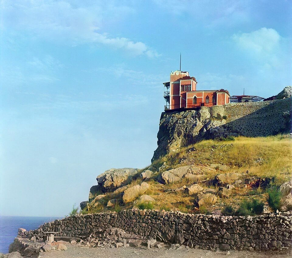 Строение на мысе Ай-Тодор, Ялтинский залив, Крым, Российская империя, 1904 год. Фото: п...
