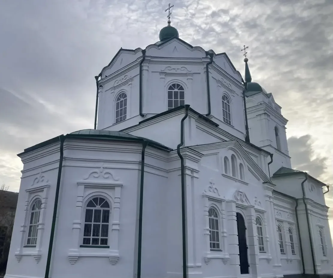 А по программе восстановления памятников как раз к празднику завершили работы по Троицк...