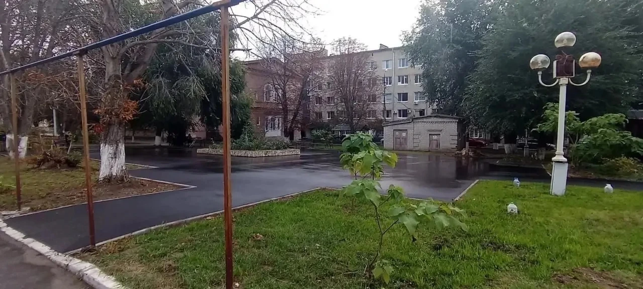 В Саратовской области завершены работы по благоустройству дворов 26 больниц и поликлиник.