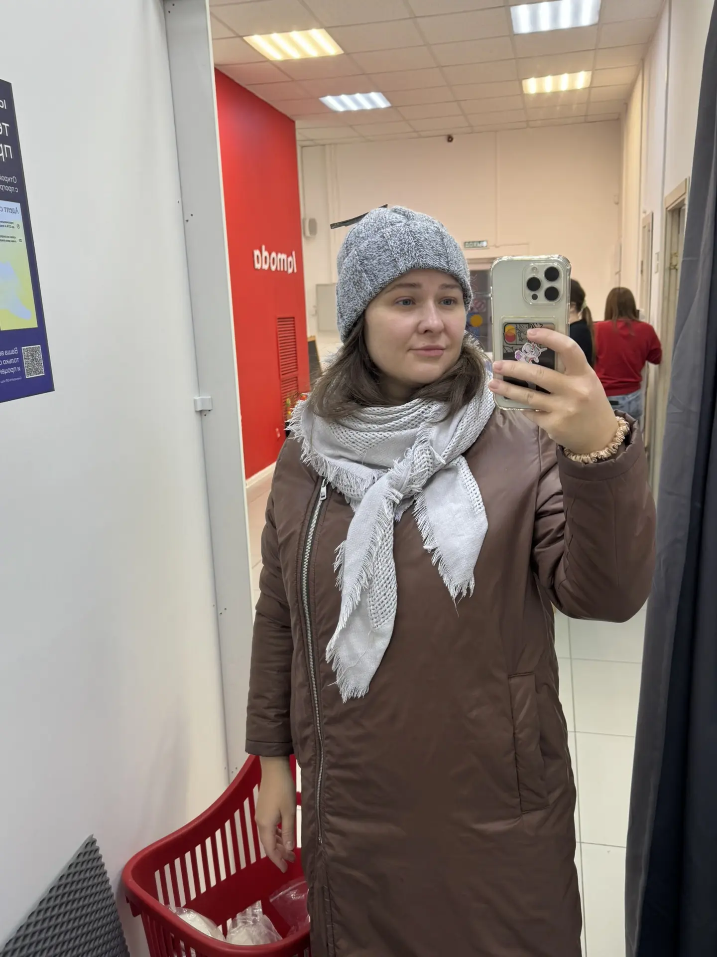 У меня состоялся шоппинг на Ламода. В итоге купила первую шапку и последний комплект