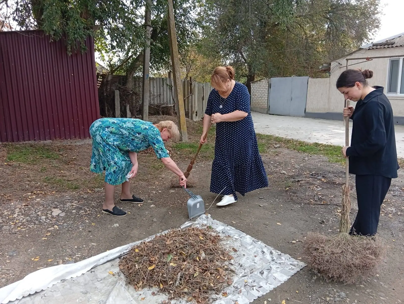 «15 октября в нашей школе прошёл традиционный осенний субботник! 🍂В этот день ученики ...