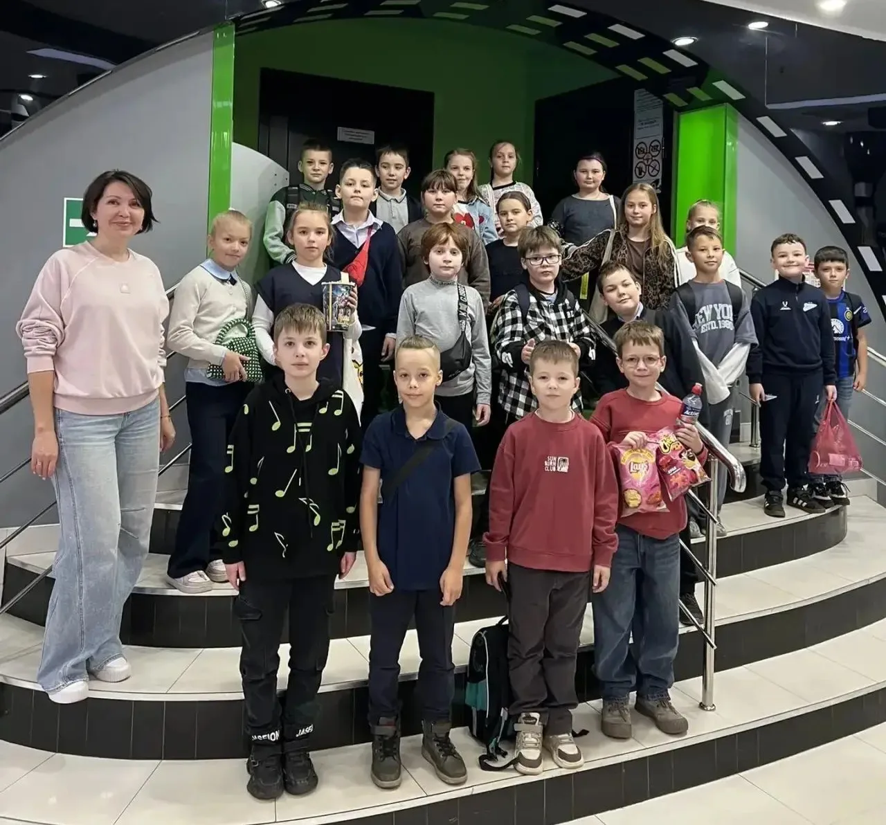 🔮Про экскурсии🔮 Обучающиеся 3Б класса побывали на показе фильма🎞 «Царевна Несмеяна»,...