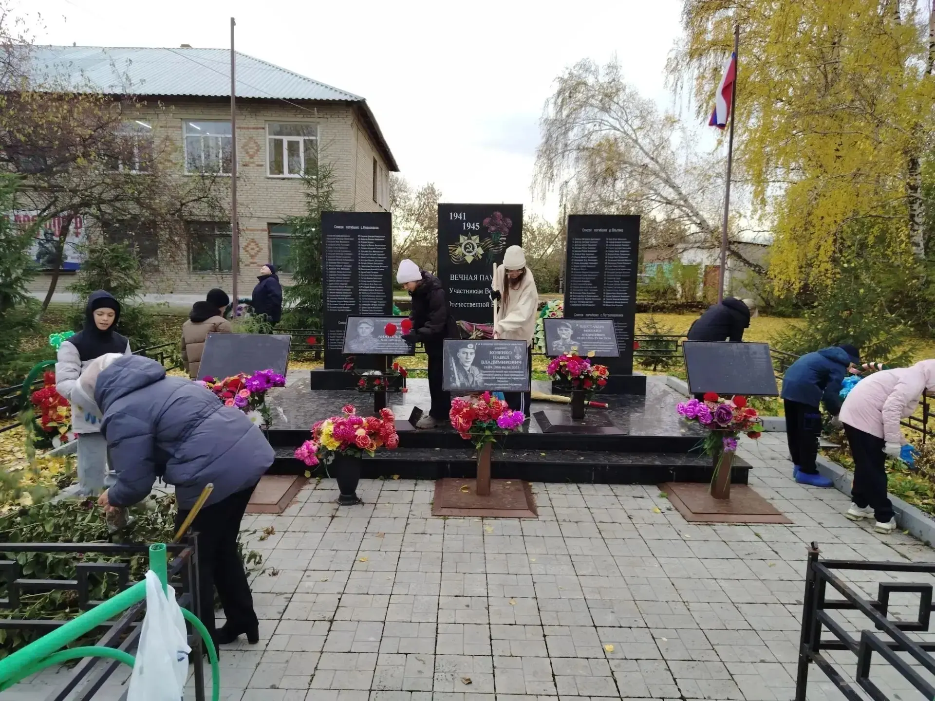 Осень - время вспомнить о героях, которые защищали нашу Родину! 16 октября специалисты ...