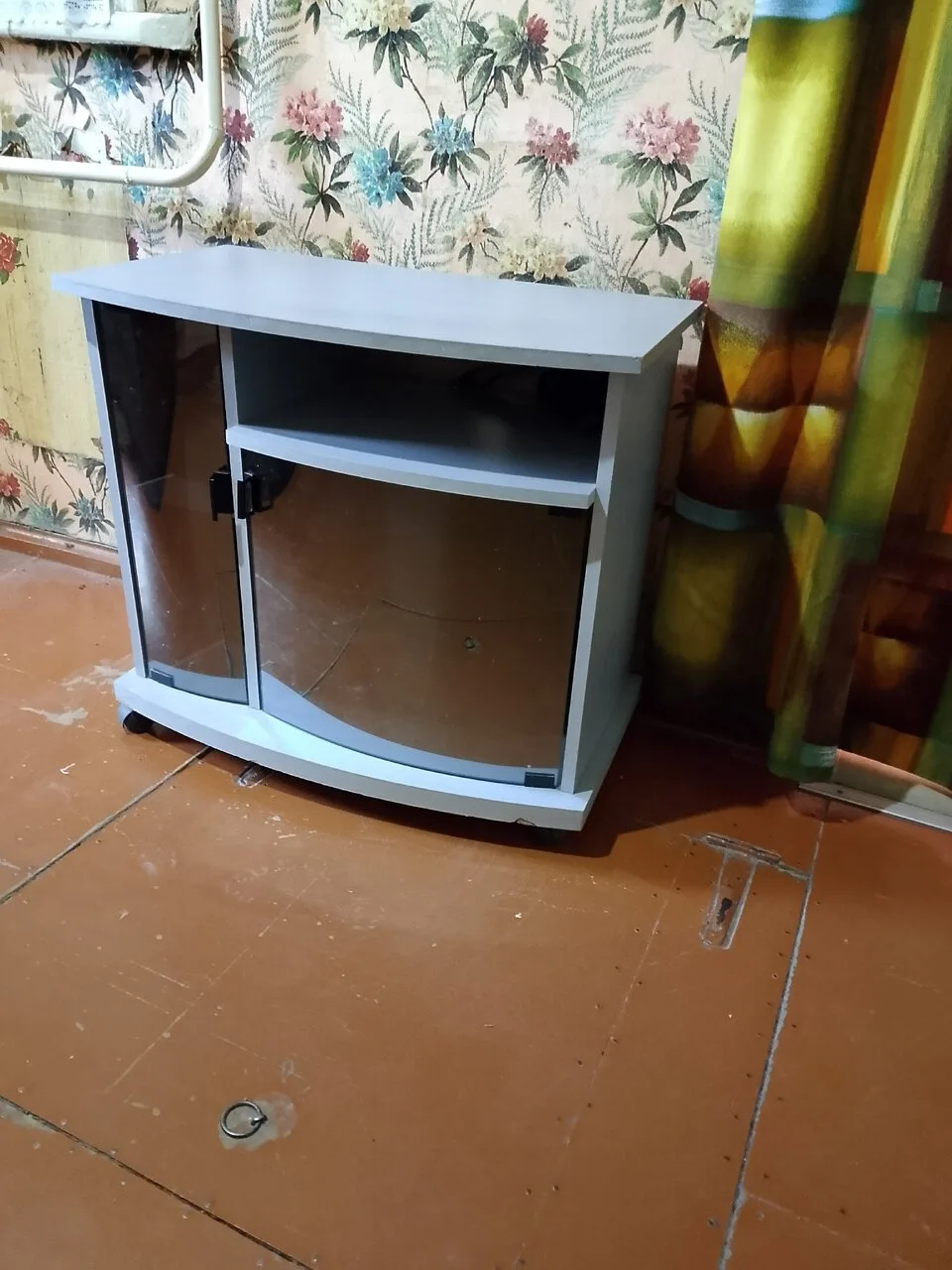 Продам тумбочку под телевизор, б/у, 800₽