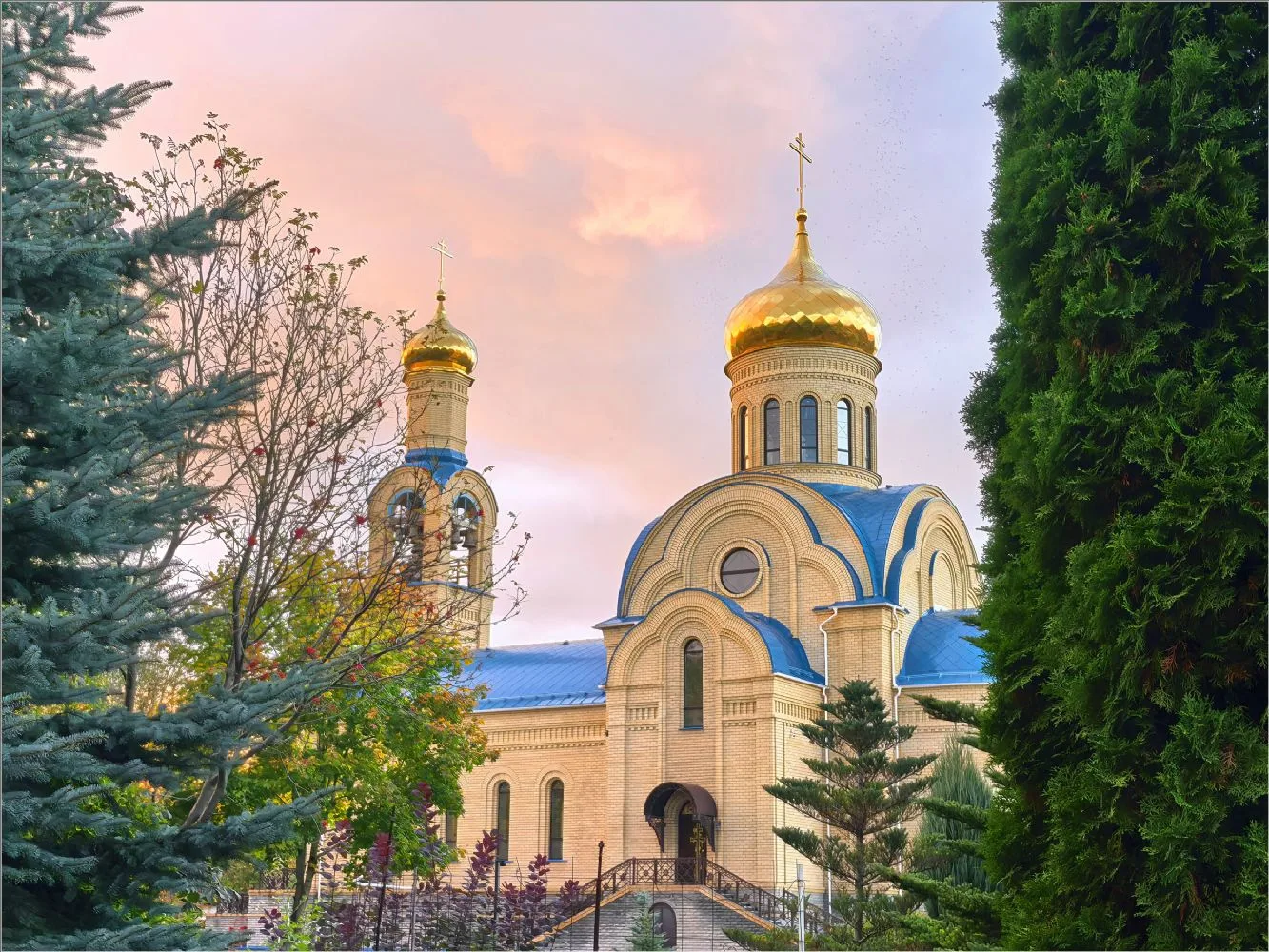 🕊️ Епископ Гавриил совершил богослужения в день преставления прп. Сергия Радонежского