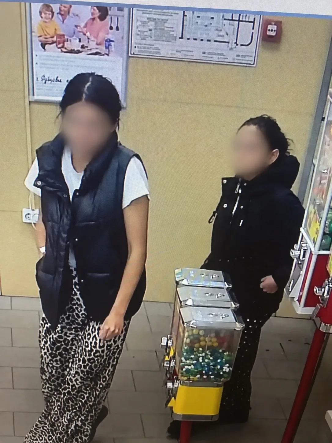 Я, конечно, многое видела, но чтобы дети пытались вынести из магазина целую корзину про...