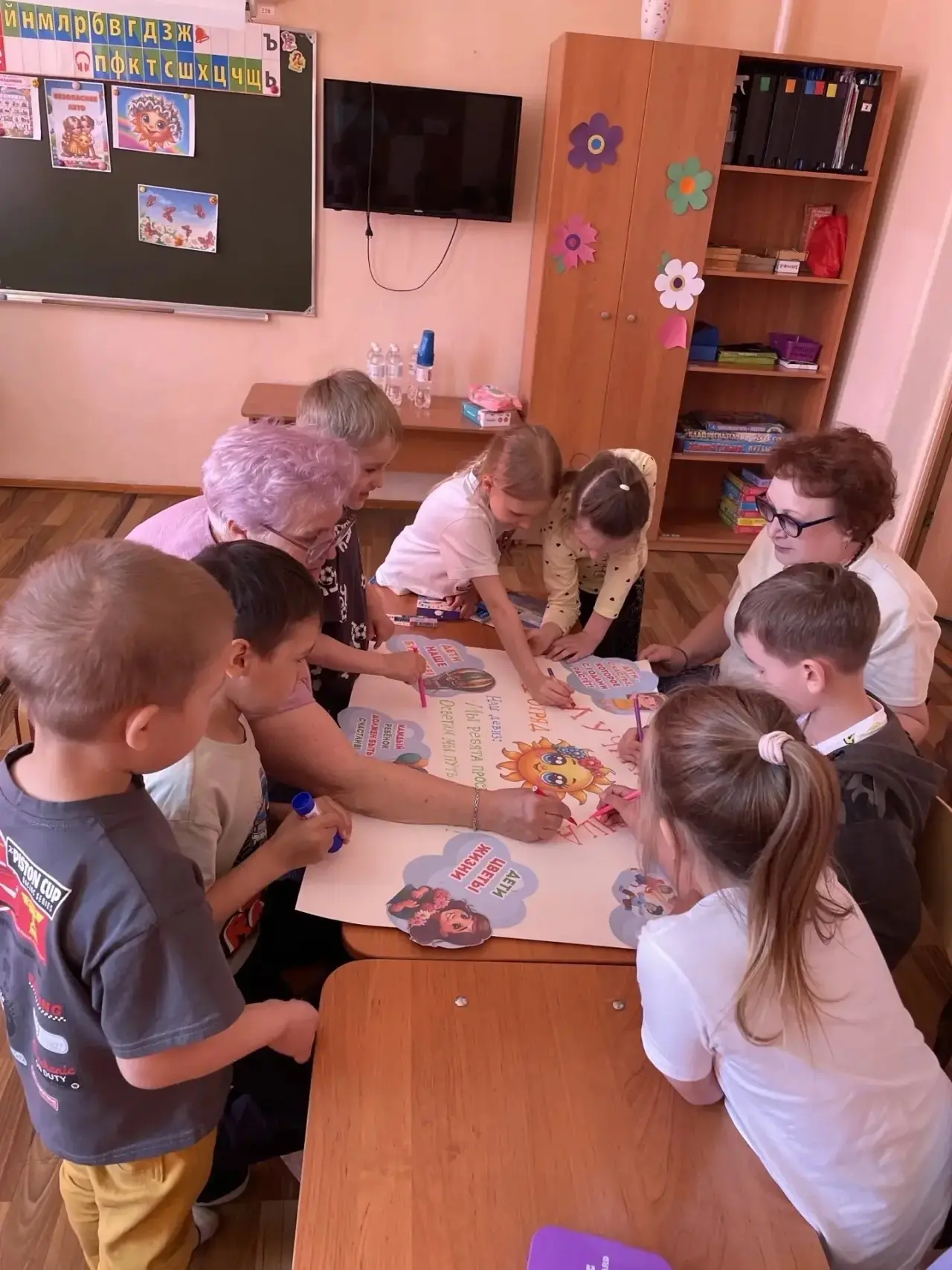 🌞 Сегодня на творческой игровой площадке «Вектор в лето» Дома творчества «Вектор» нача...