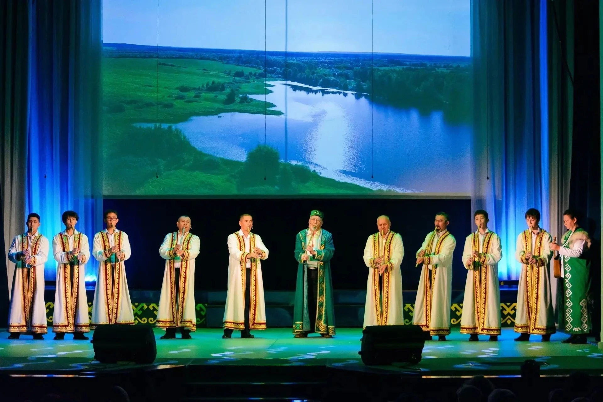 🍁10 октября Башкортостан торжественно отмечает День курая — праздник, посвящённый глав...