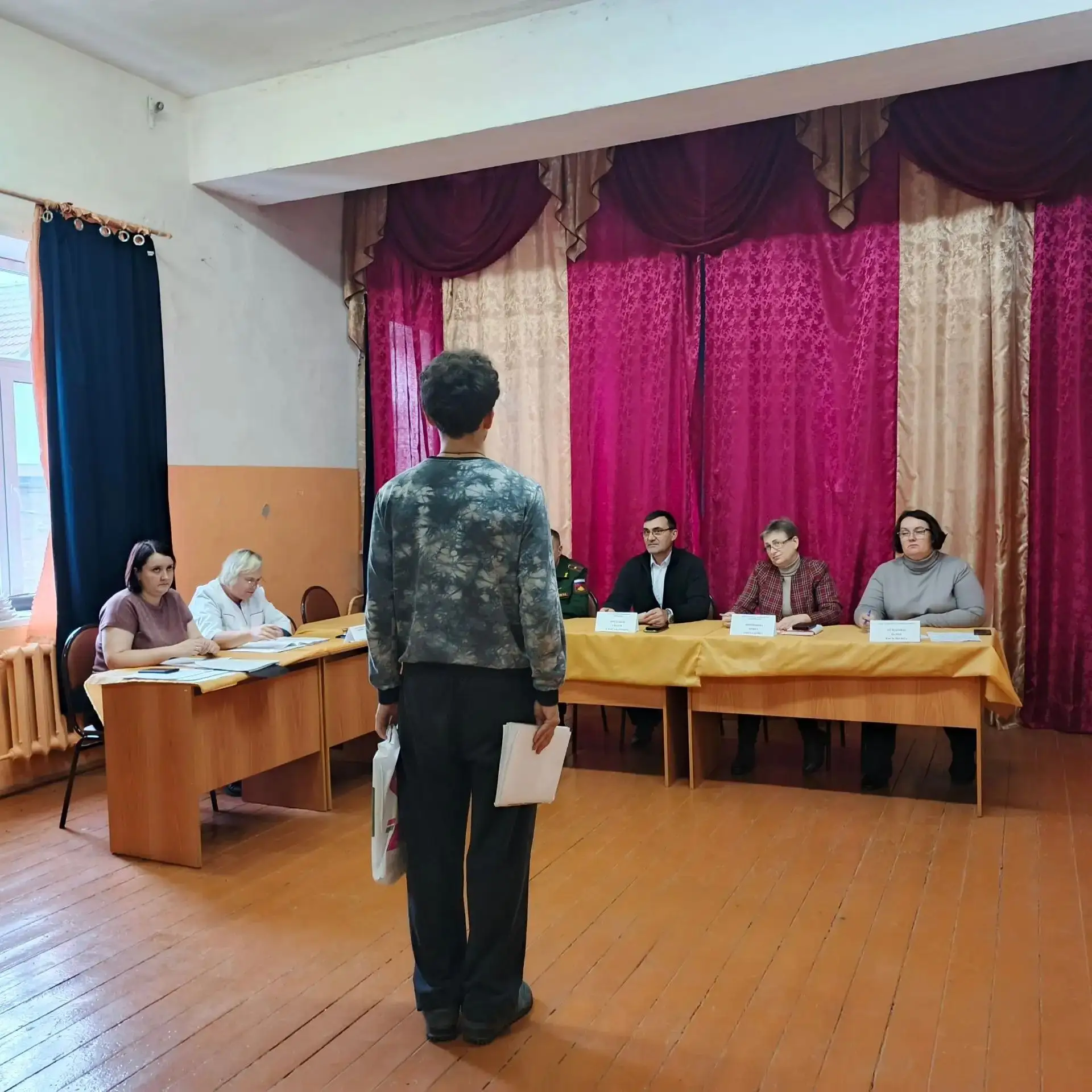 В Большереченском районе продолжается призывная кампания-2026.