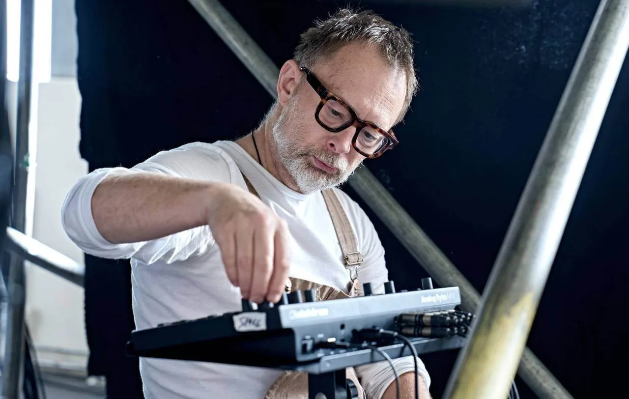 Том Йорк показал закулисье театральной постановки по мотивам Radiohead и «Гамлета» 🎭