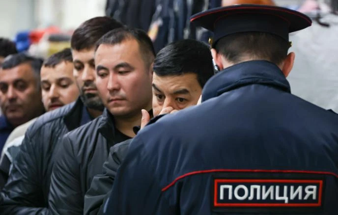 В Петербурге расширили запрет на работу мигрантов по патентам