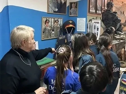 В Первоуральске школьникам открывают мир службы в полиции через живую историю и рассказ...