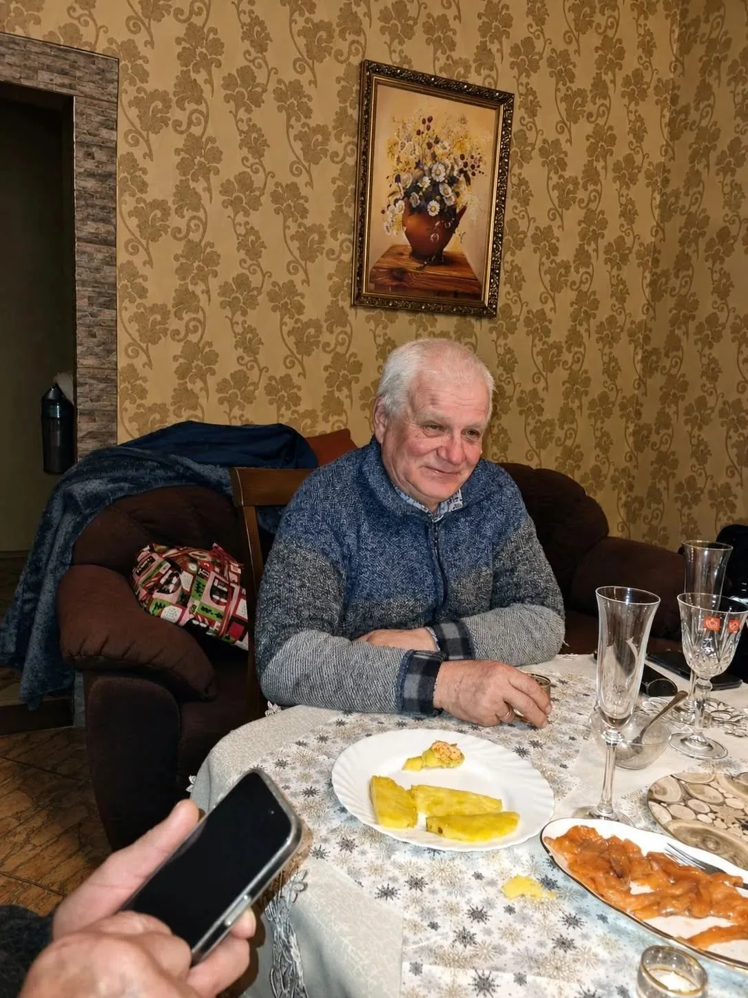 На 70-летии моего отца мы все поднимали бокалы, когда он внезапно положил ключи от свое...
