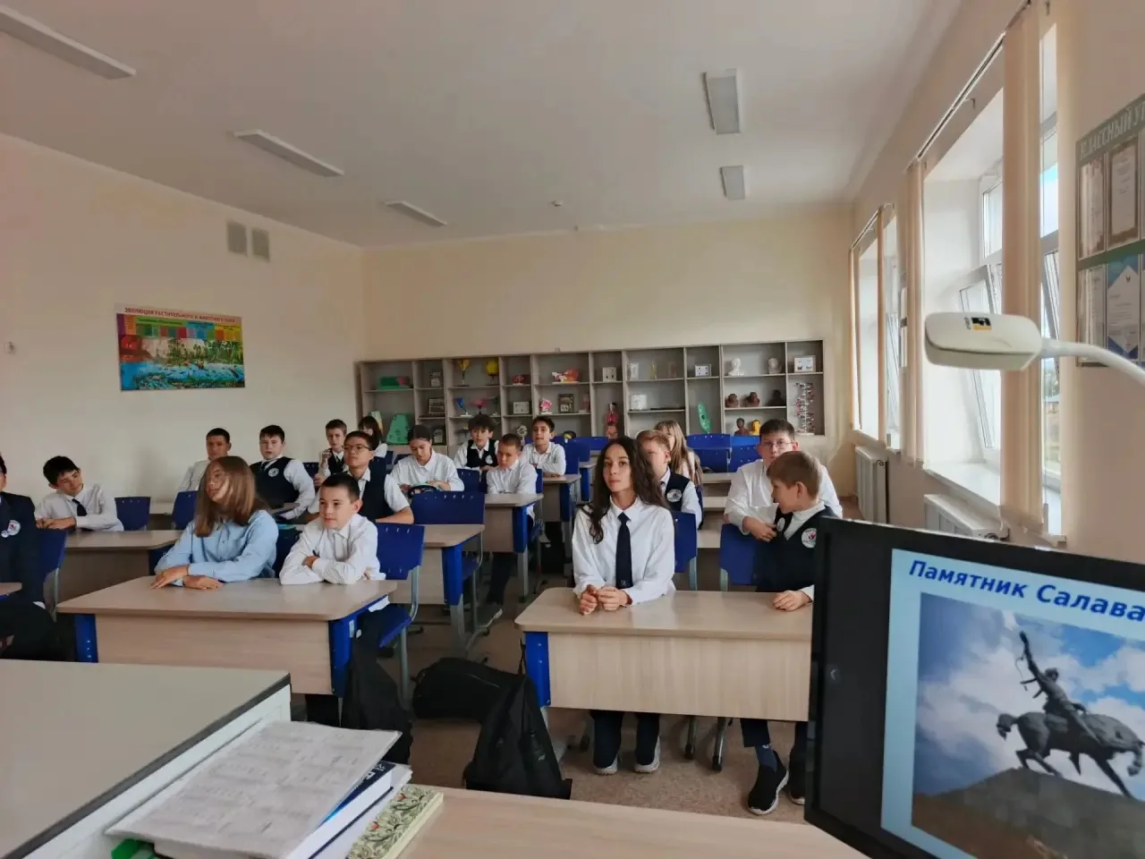 Сегодня в 7И классе прошёл классный час на тему «11 октября — День Республики Башкортос...