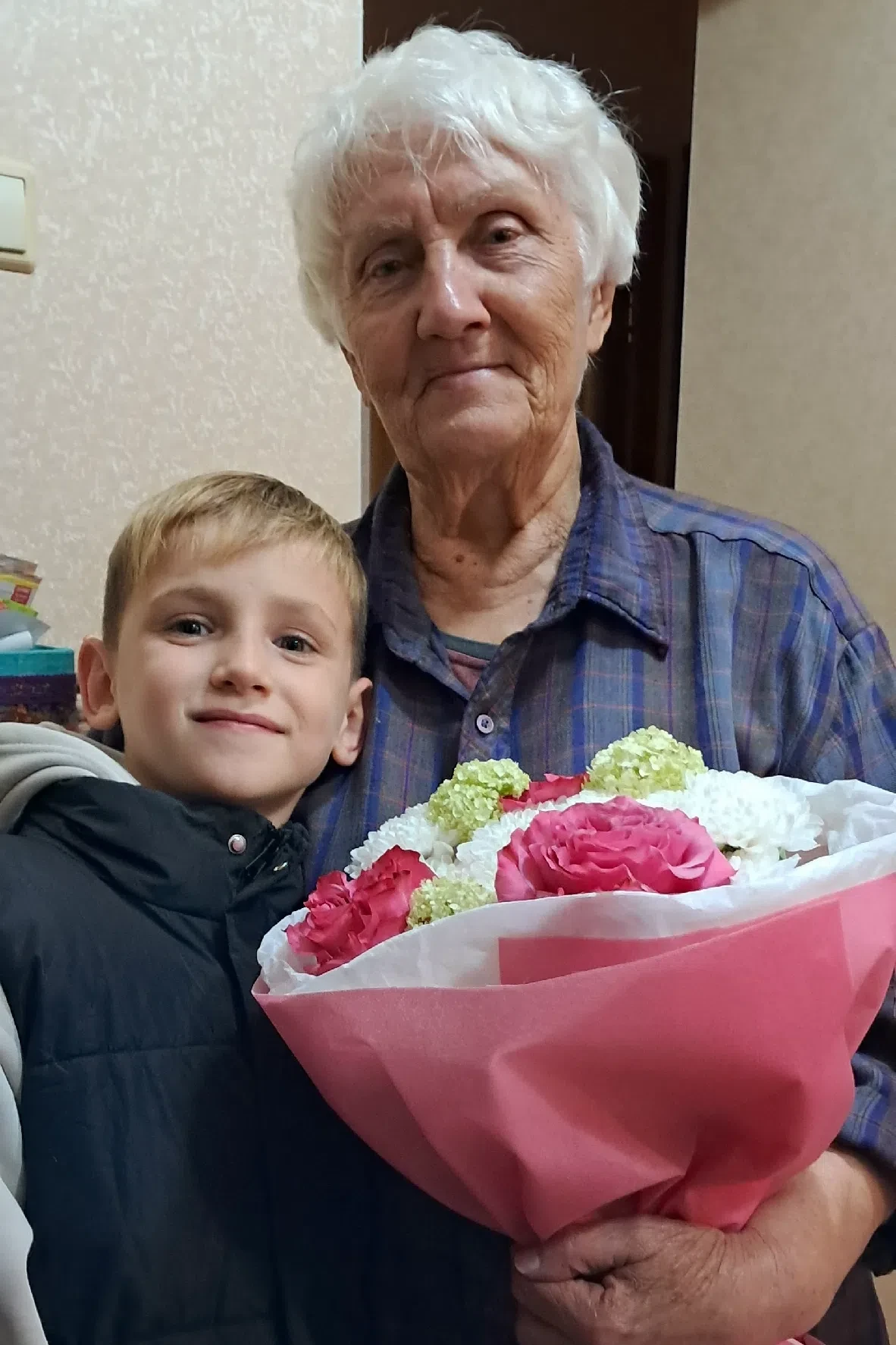 2А класс поздравил с Днем Учителя Добрынину Валентину Захаровну.
