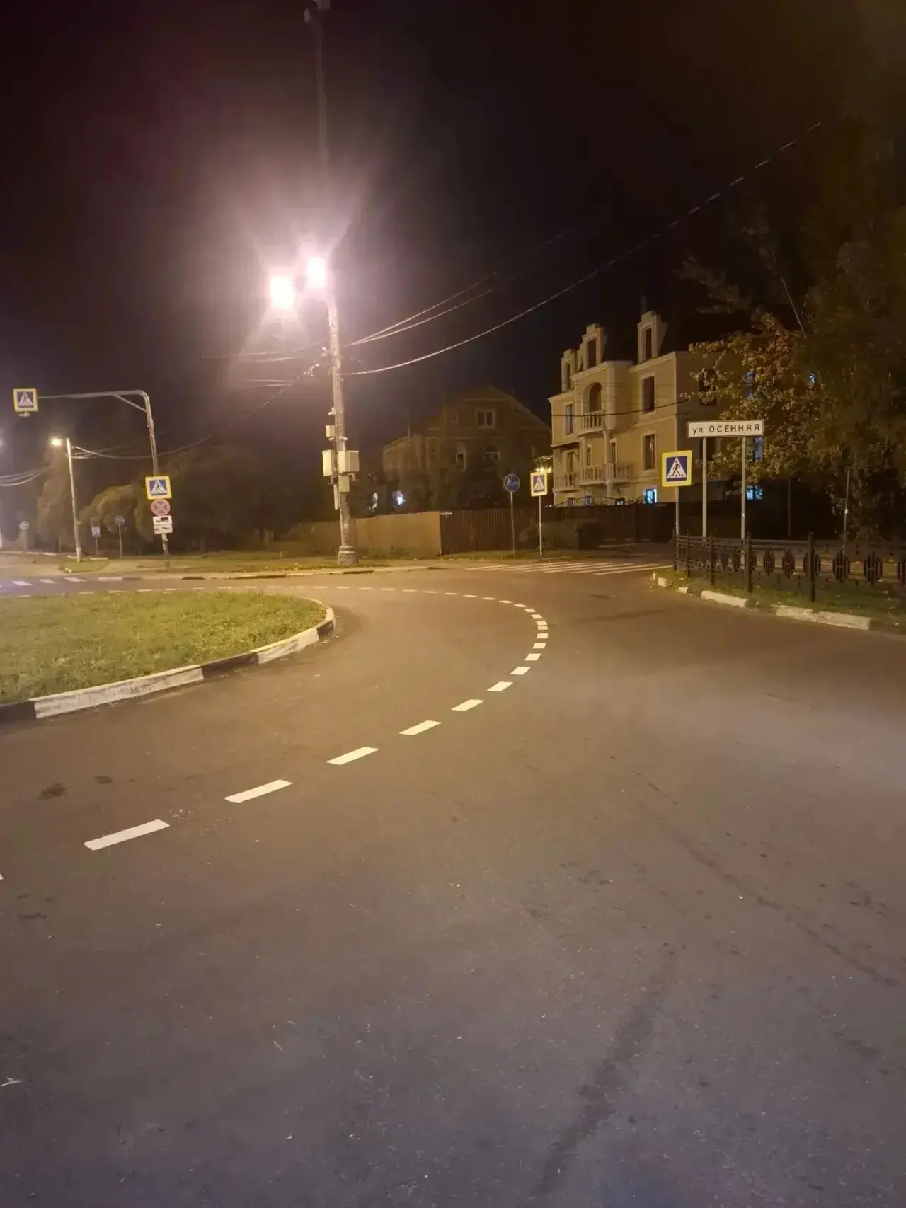 🚗 На круговом перекрестке улиц 25 лет Октября и Лунной нанесли разметку