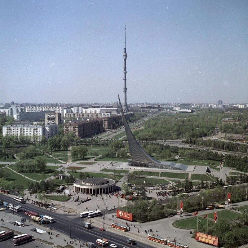 Москва, вид на Останкинскую телебашню из гостиницы Космос, 1983г. 🌇