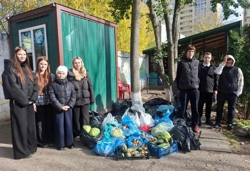 🌱 Агроклассники Тейкова передали овощи зоопарку