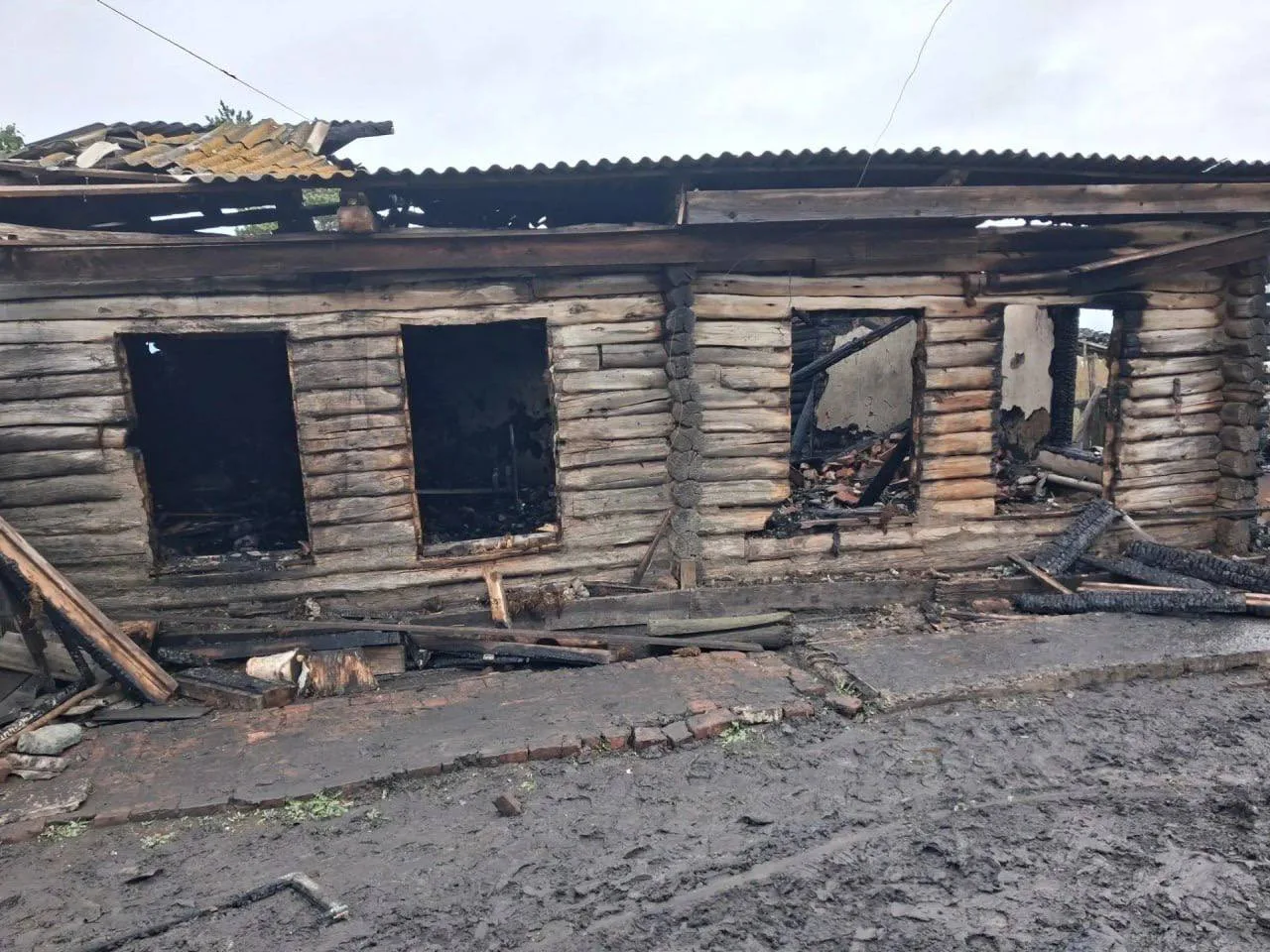 Мужчина и женщина погибли при пожаре в Новосибирской области