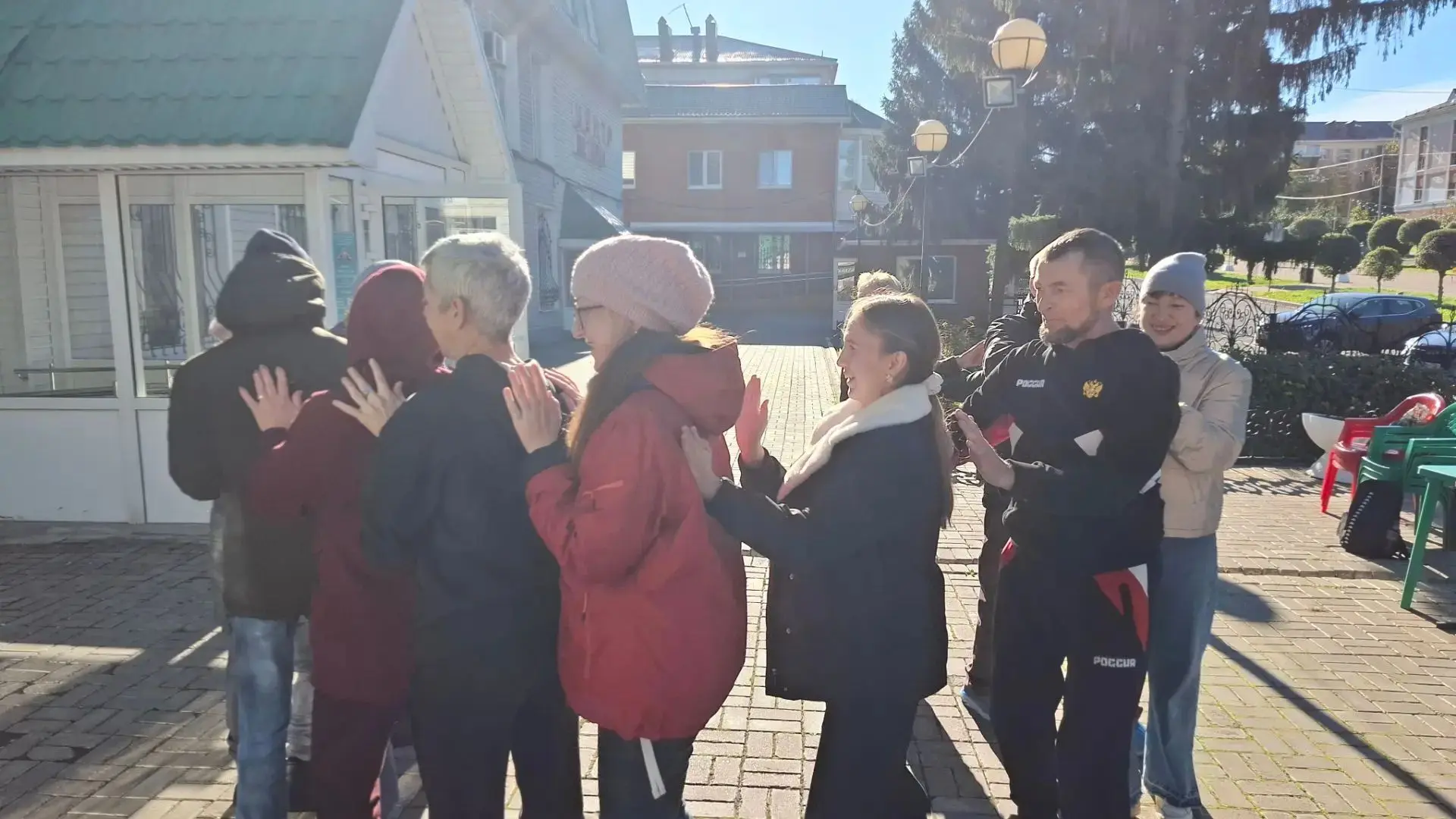 Зарядка для тела и души! ☀️На днях утро  у наших получателей социальных услуг началось ...