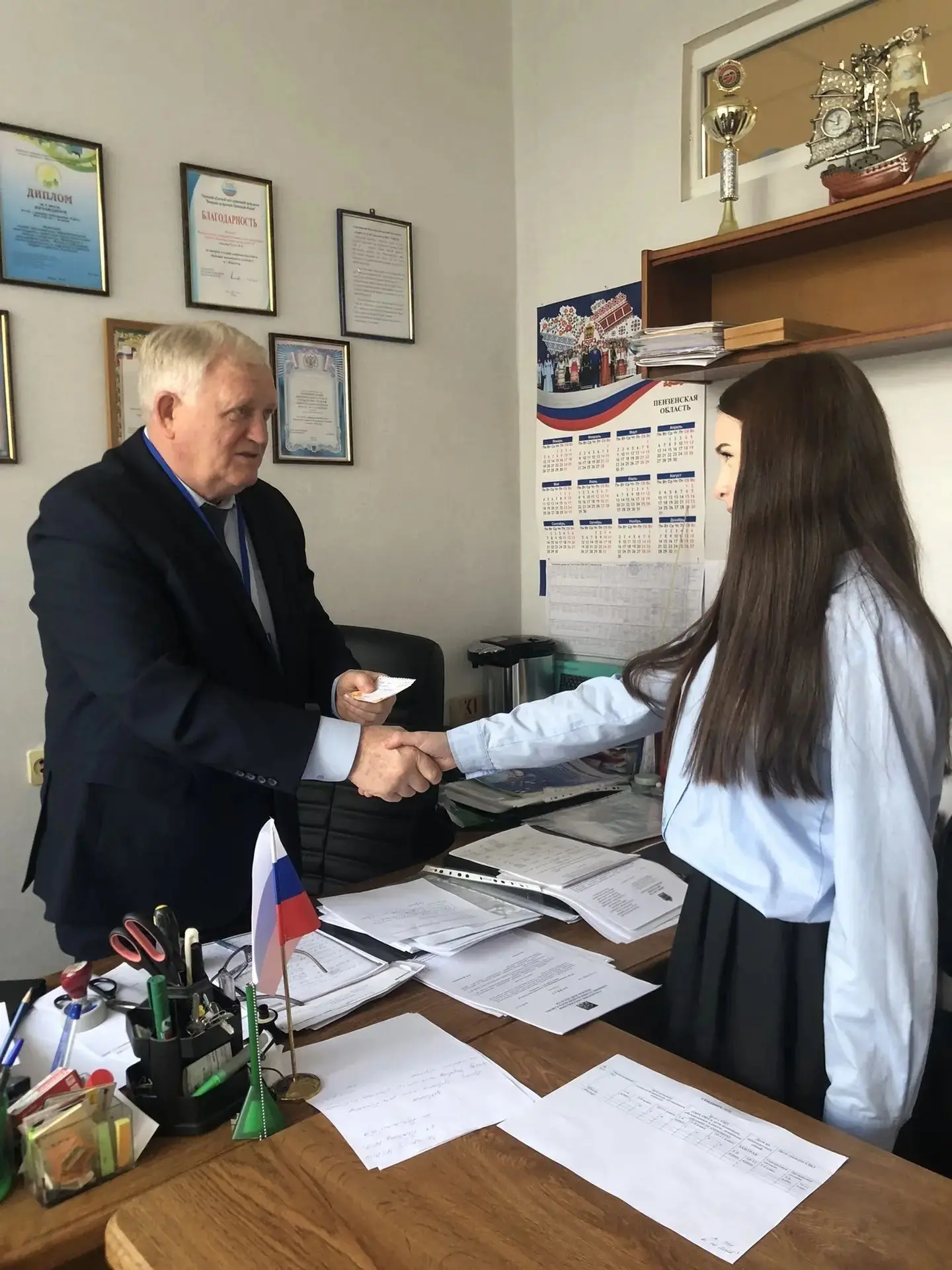 Активисты движения первых совместно с советником директора по воспитанию организовали а...