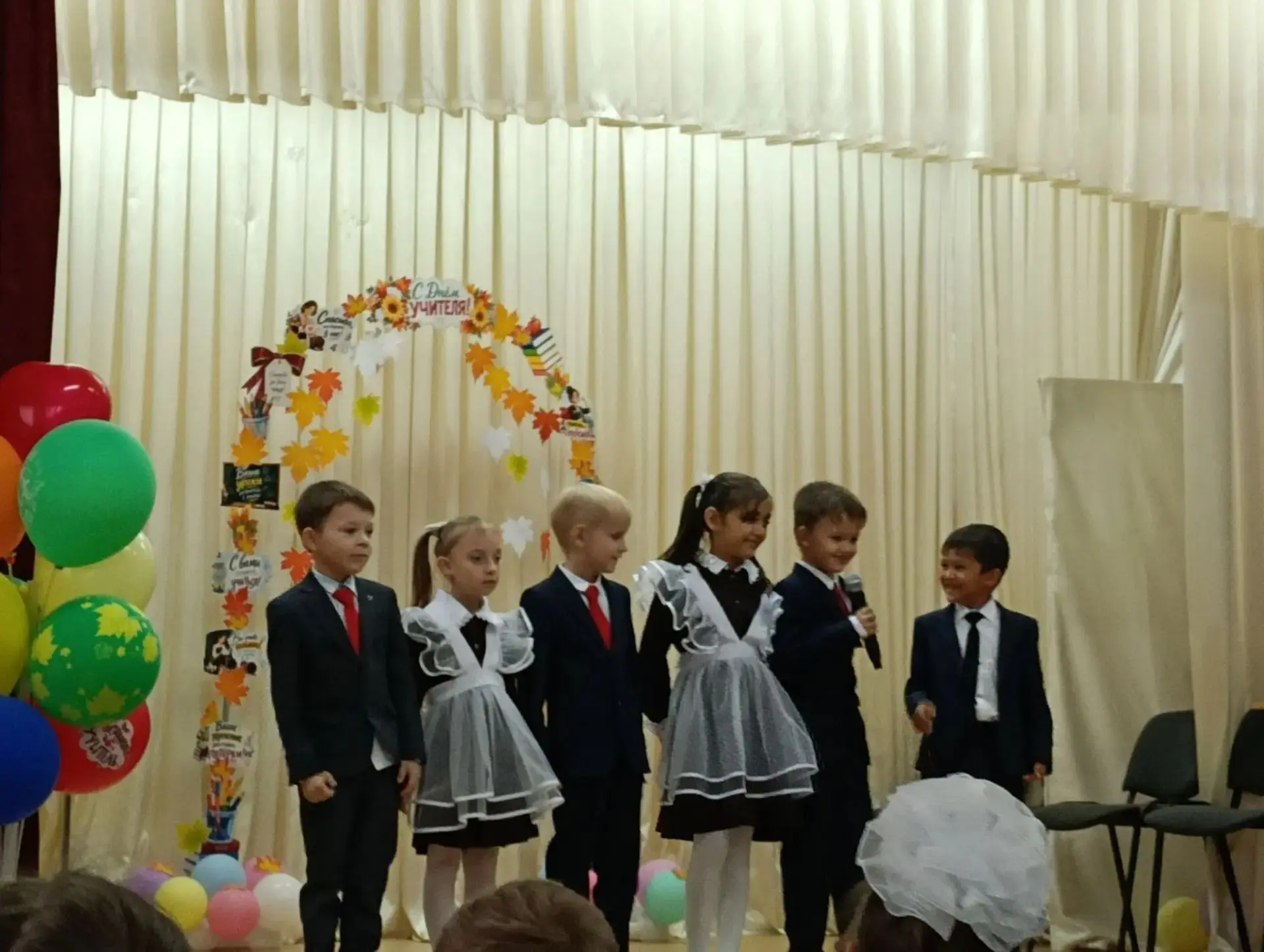 Сегодня в актовом зале нашей школы было невероятно жарко! Состоялся большой праздничный...