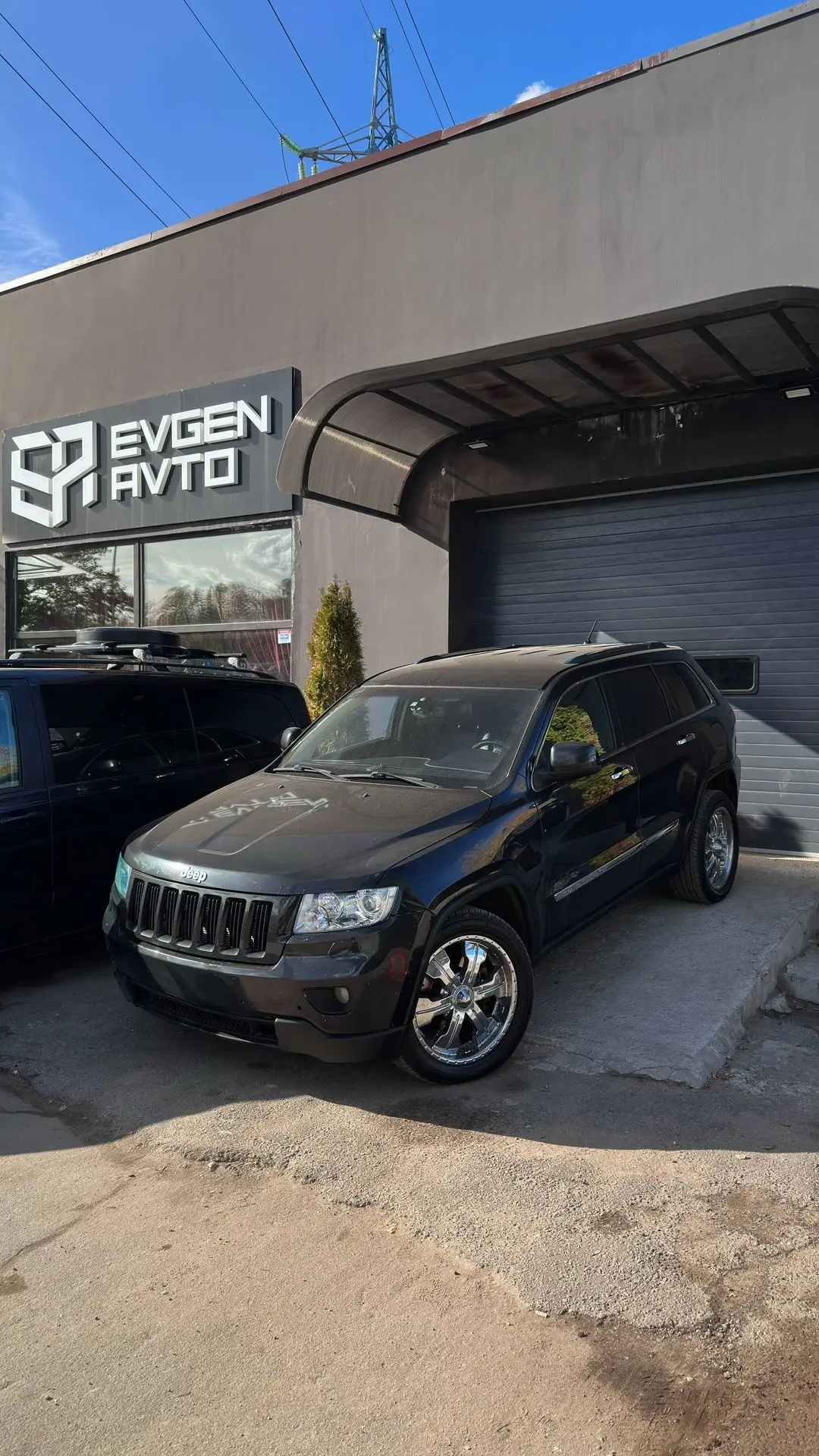 Jeep Grand Cherokee - американская Нива «четырехдверка». Только лучше - сильно лучше. П...