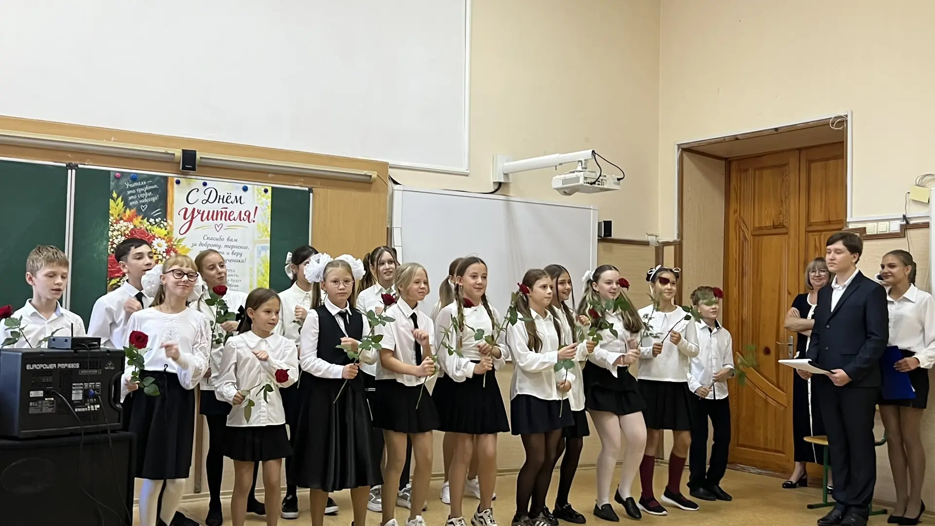 С благодарностью и любовью: праздничный концерт ко Дню учителя