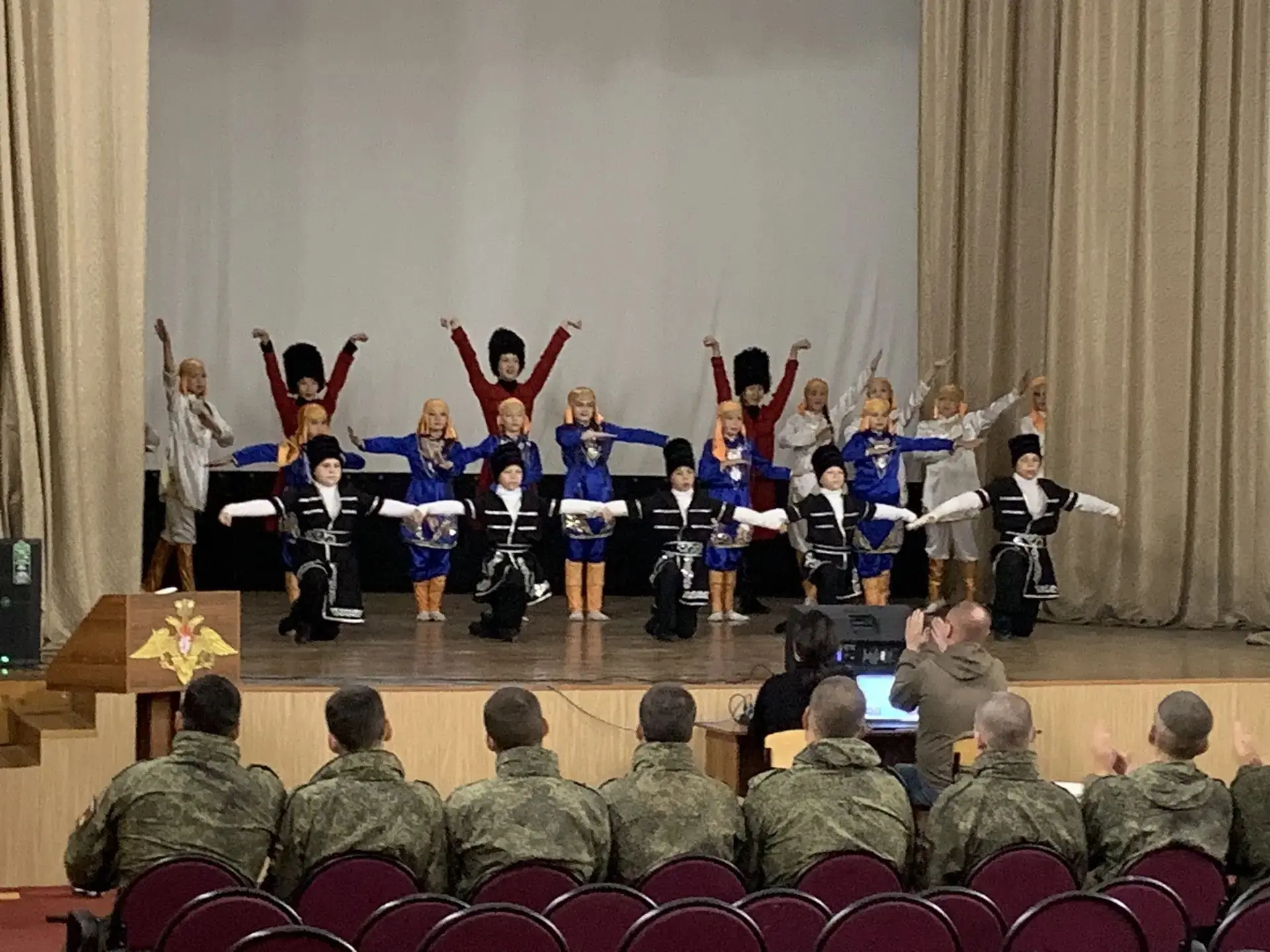 🎉 С концертом в войсковую часть!