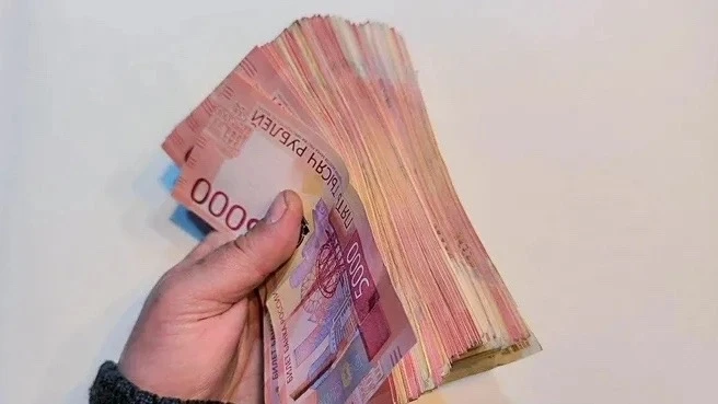 💰 Почти половина россиян предпочитает не рассказывать, сколько зарабатывает на самом деле