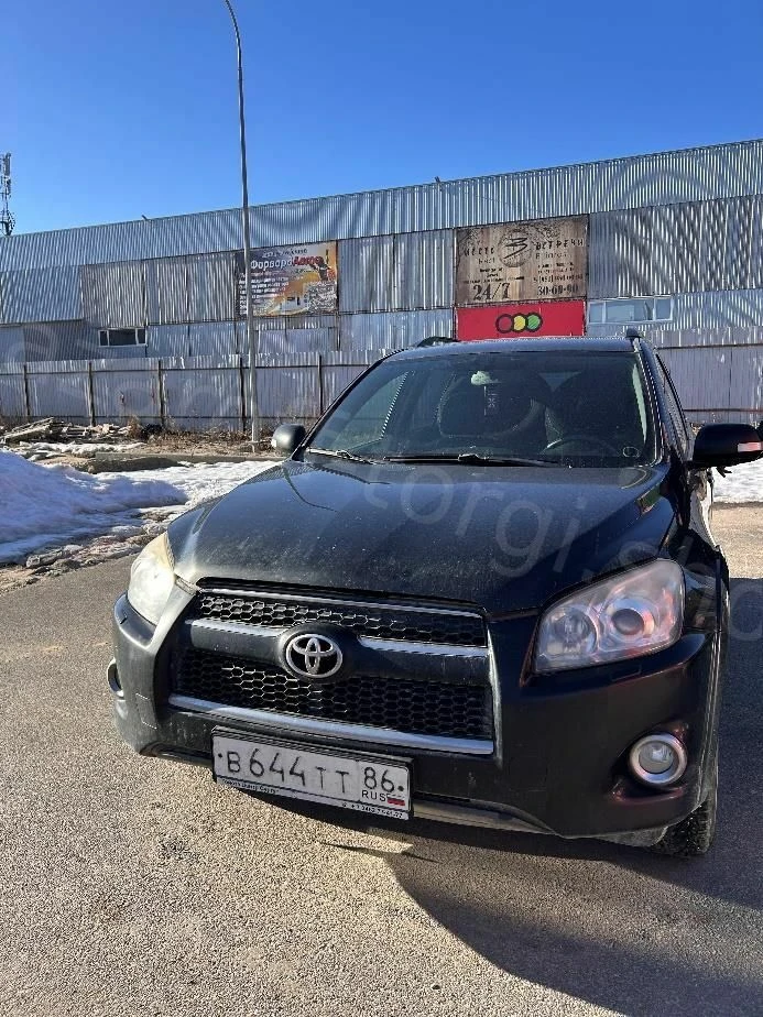 Предлагаемый к продаже Toyota RAV4 2009 г.в. из Ханты‑Мансийского АО имеет цену 810 000...