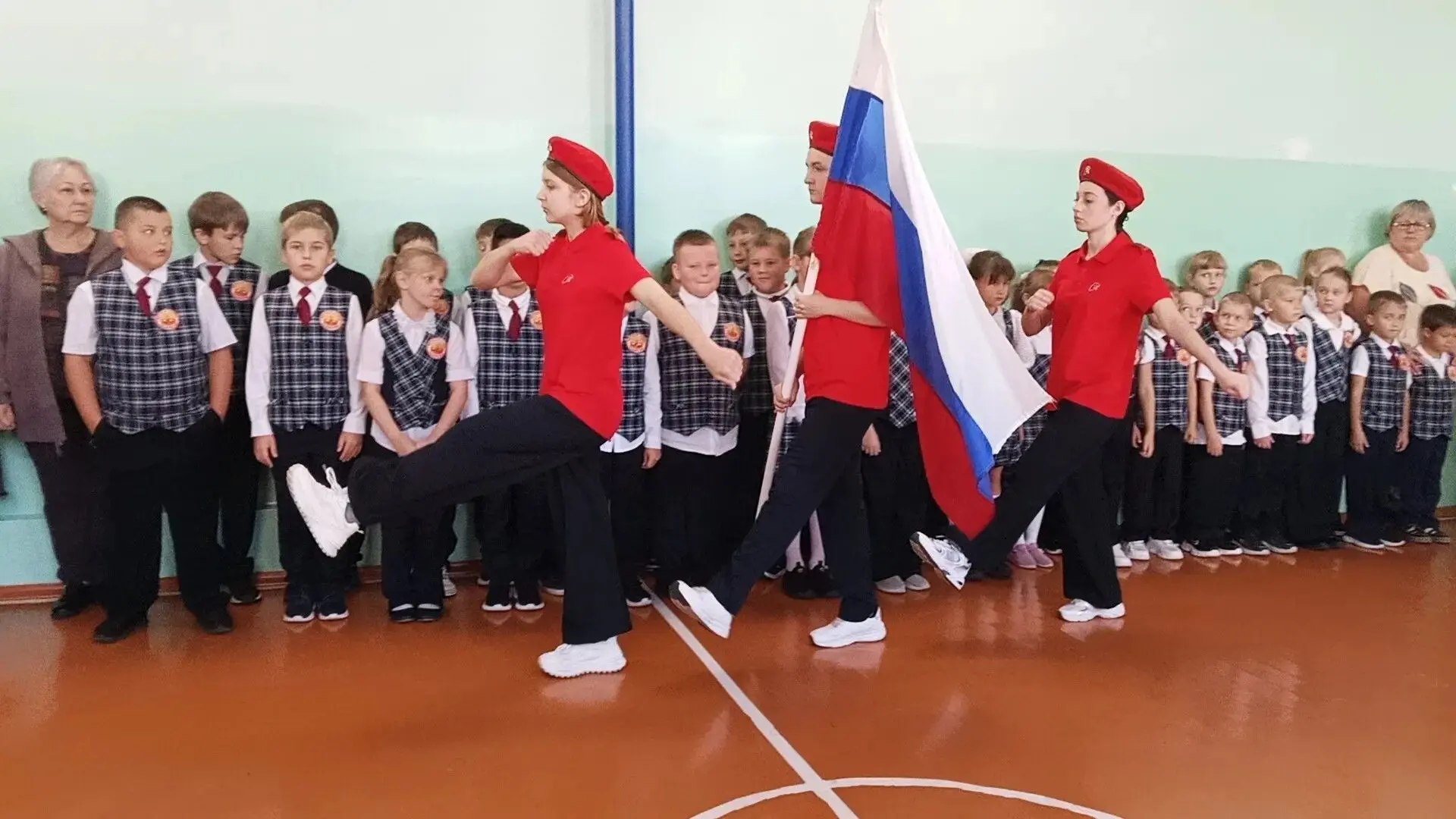 Общешкольная линейка "Всероссийский день чтения"  Всероссийский день чтения — праздник,...