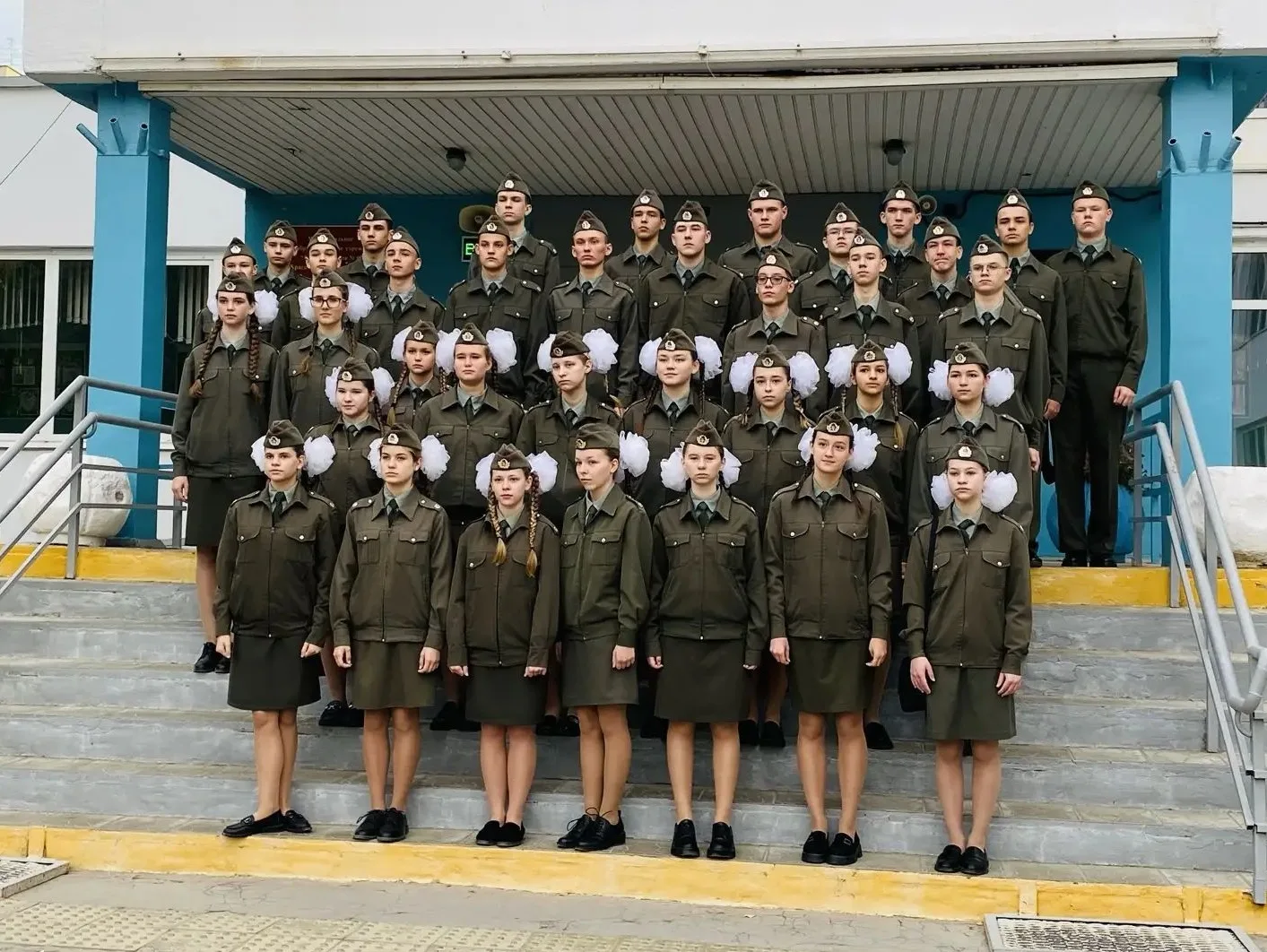 Волгоградские школьники несут Вахту памяти на Посту № 1. Попасть в почётный караул у Ве...