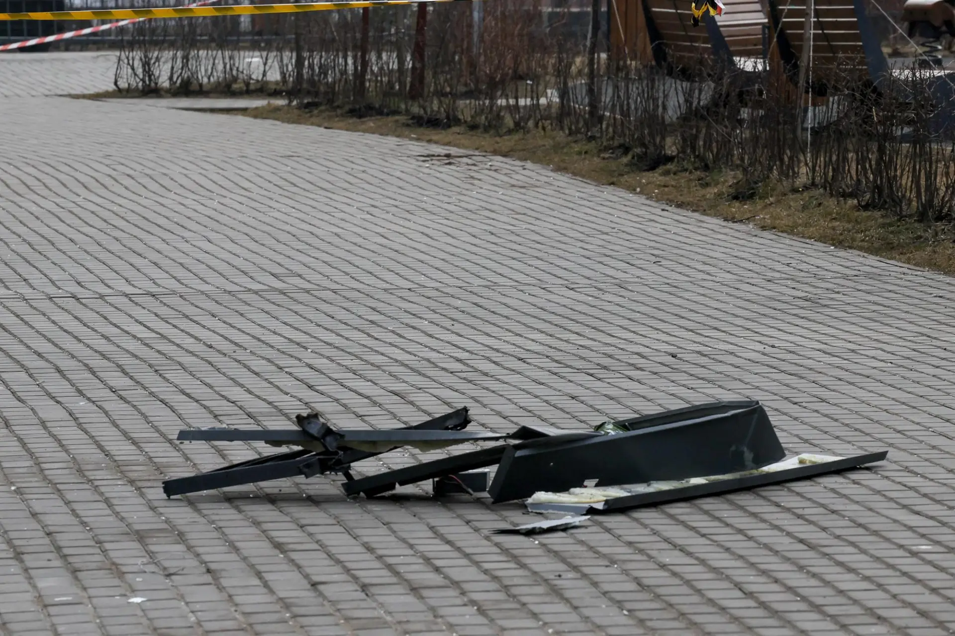Взрывы прогремели в 11 регионах. Больше 150 дронов ударили по России за ночь — задело л...