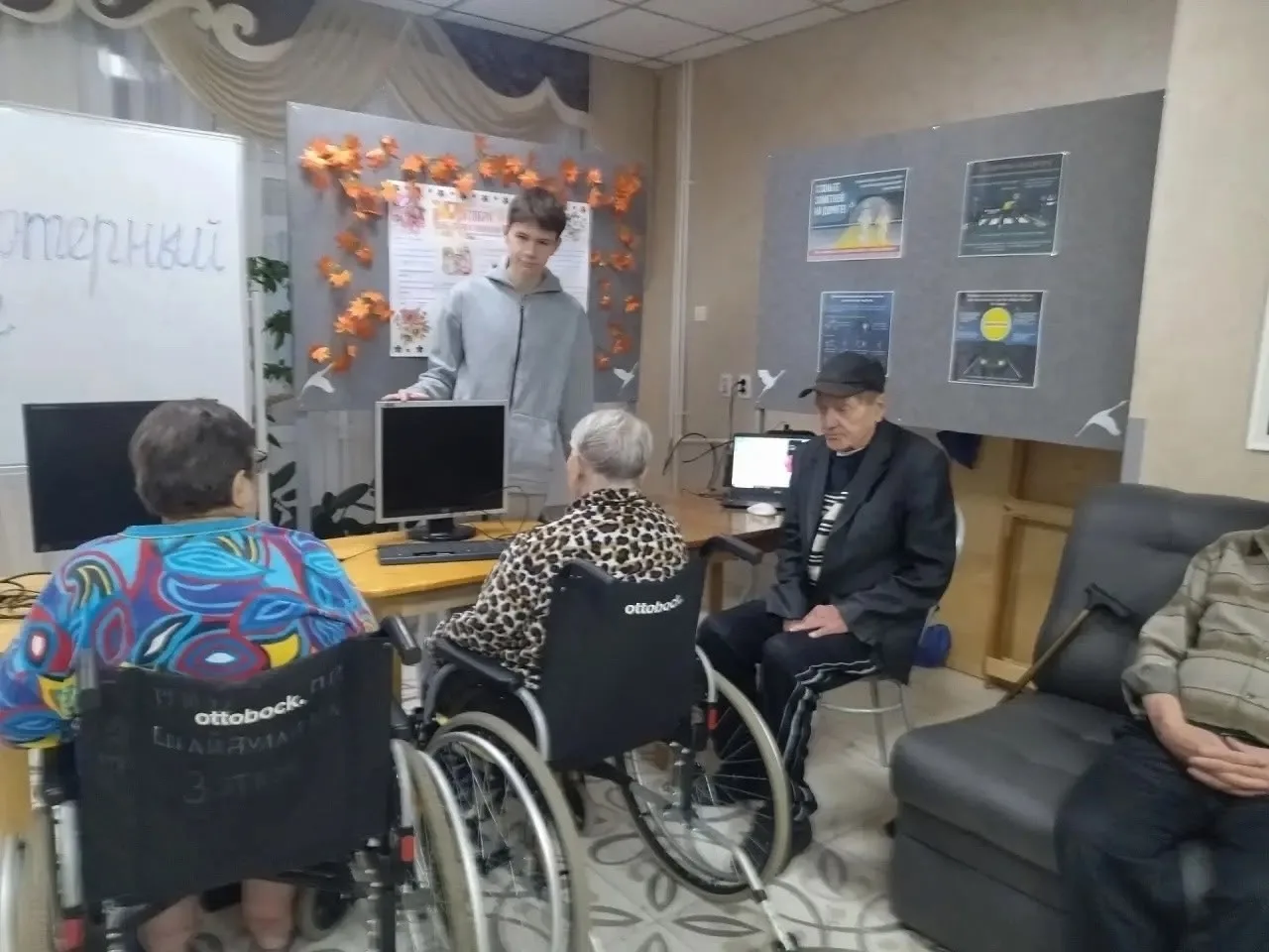 В Лениногорске студенты доказали: учиться никогда не поздно! 📱✨
