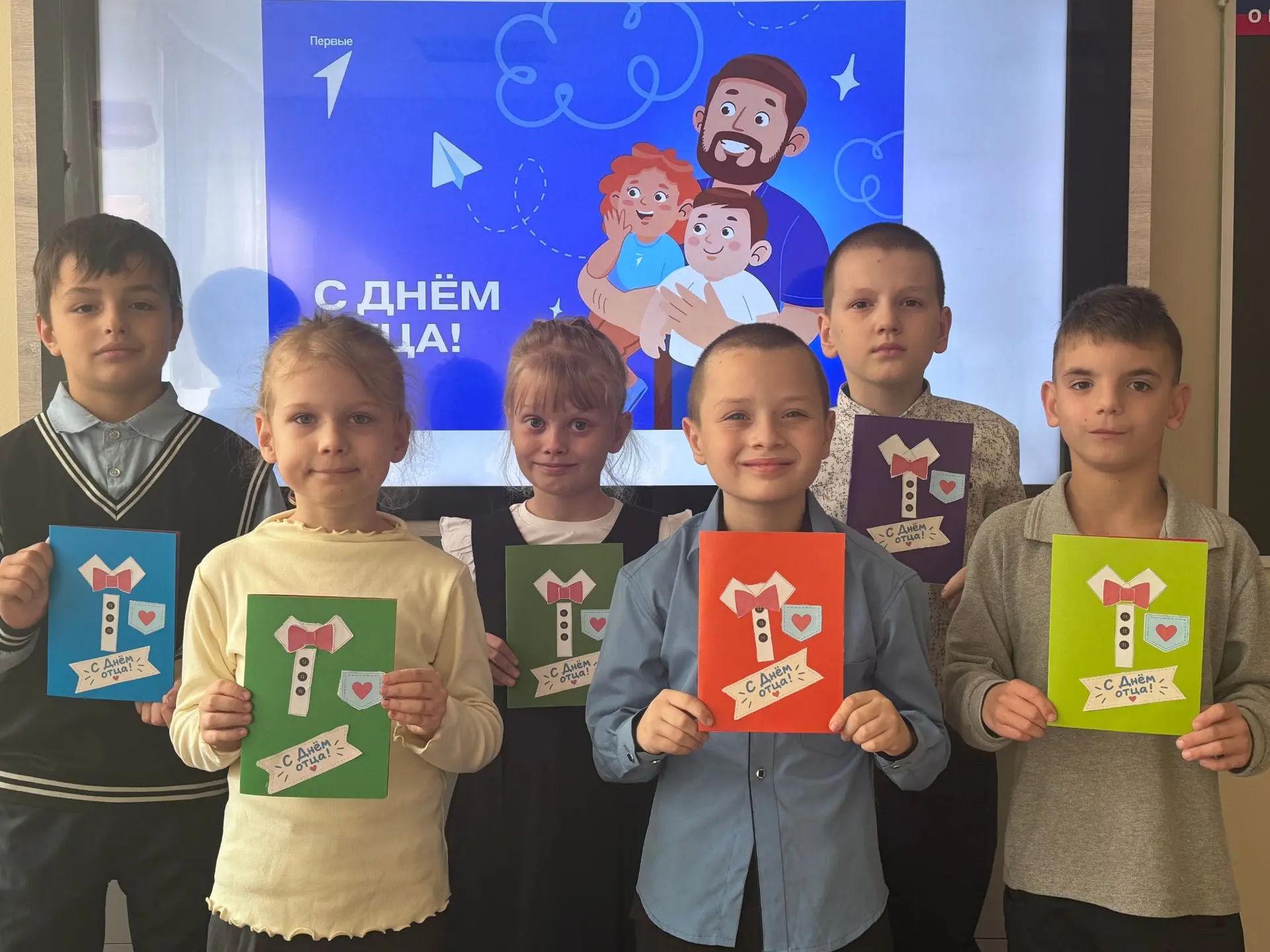Обучающиеся 2 класса подготовили поздравительные открытки ко Дню отца. Кл.рук. Смирнова...