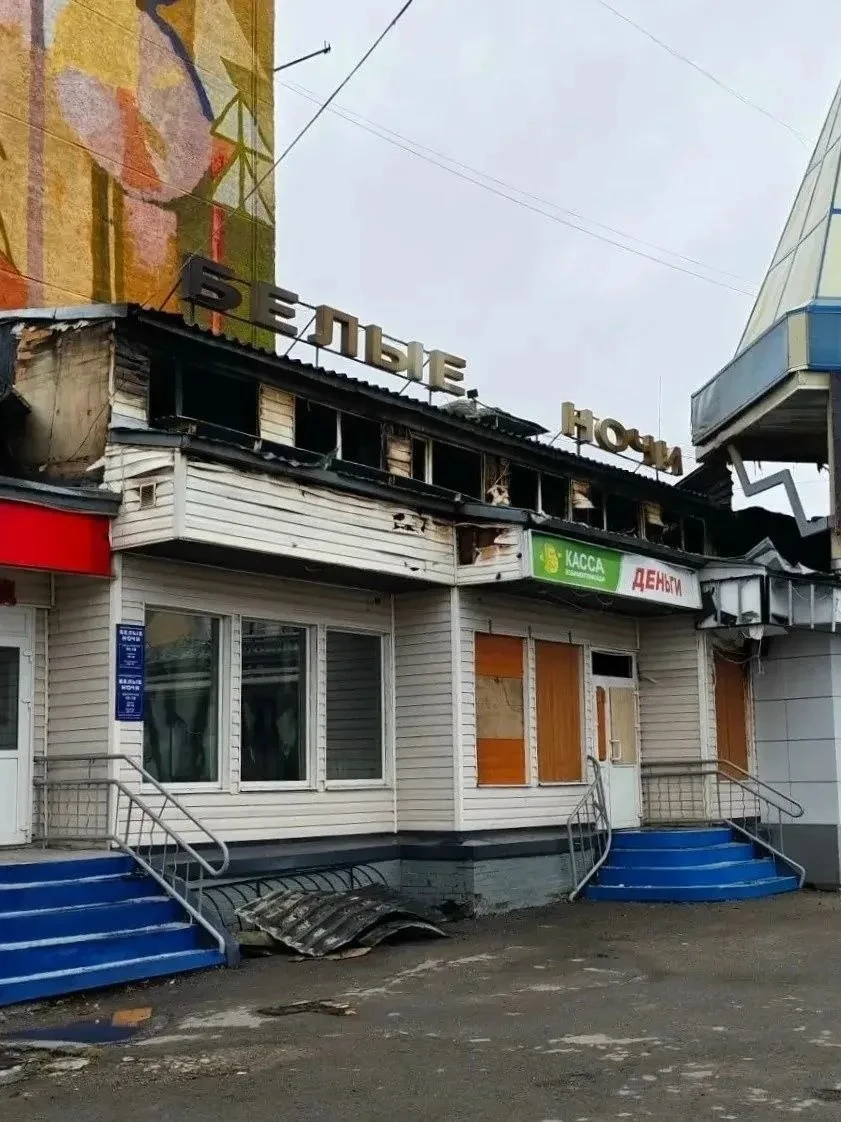 Власти требуют привести ТЦ «Белые ночи» в порядок после пожара