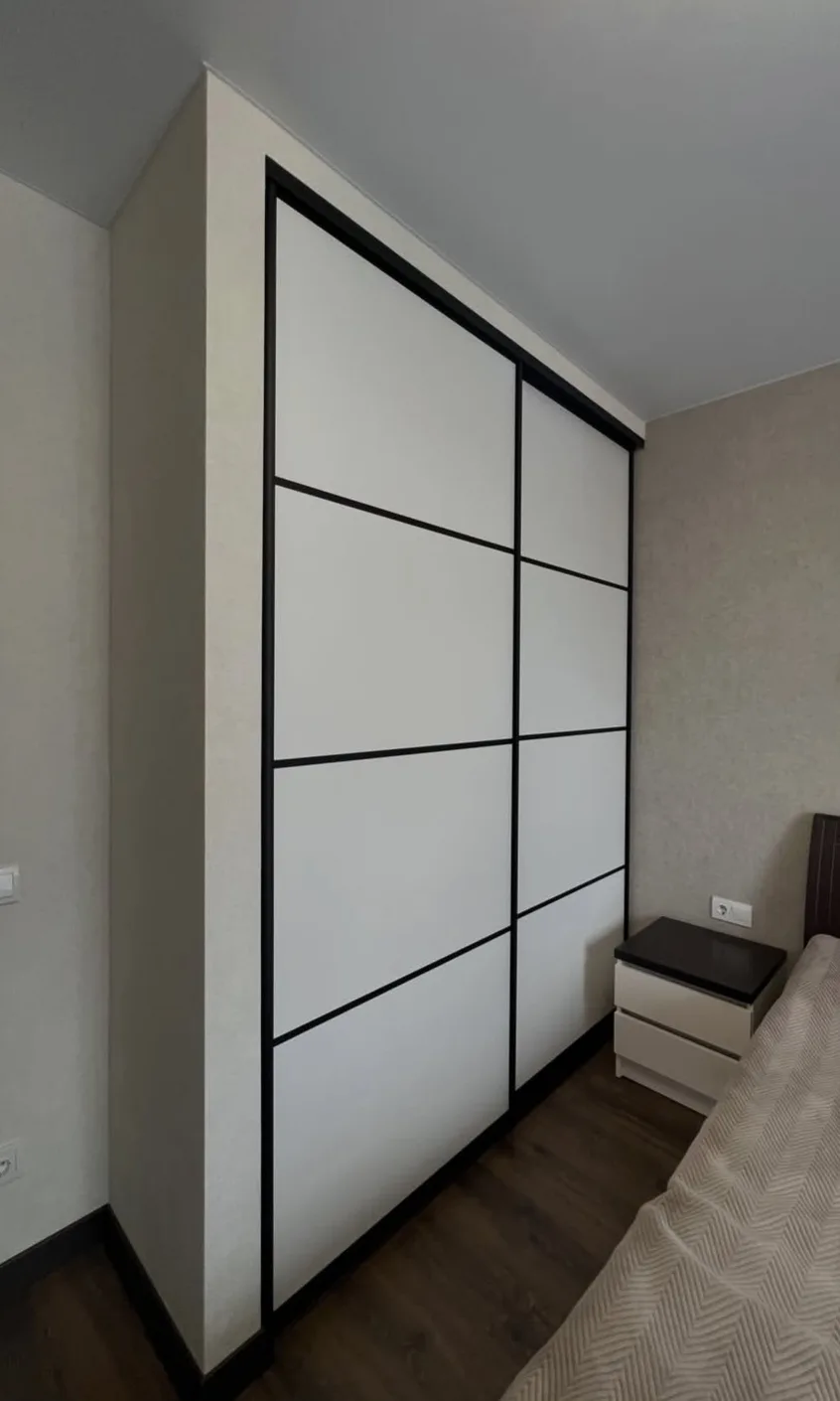 Разбираем свежий монтаж шкафа-купе 🚪