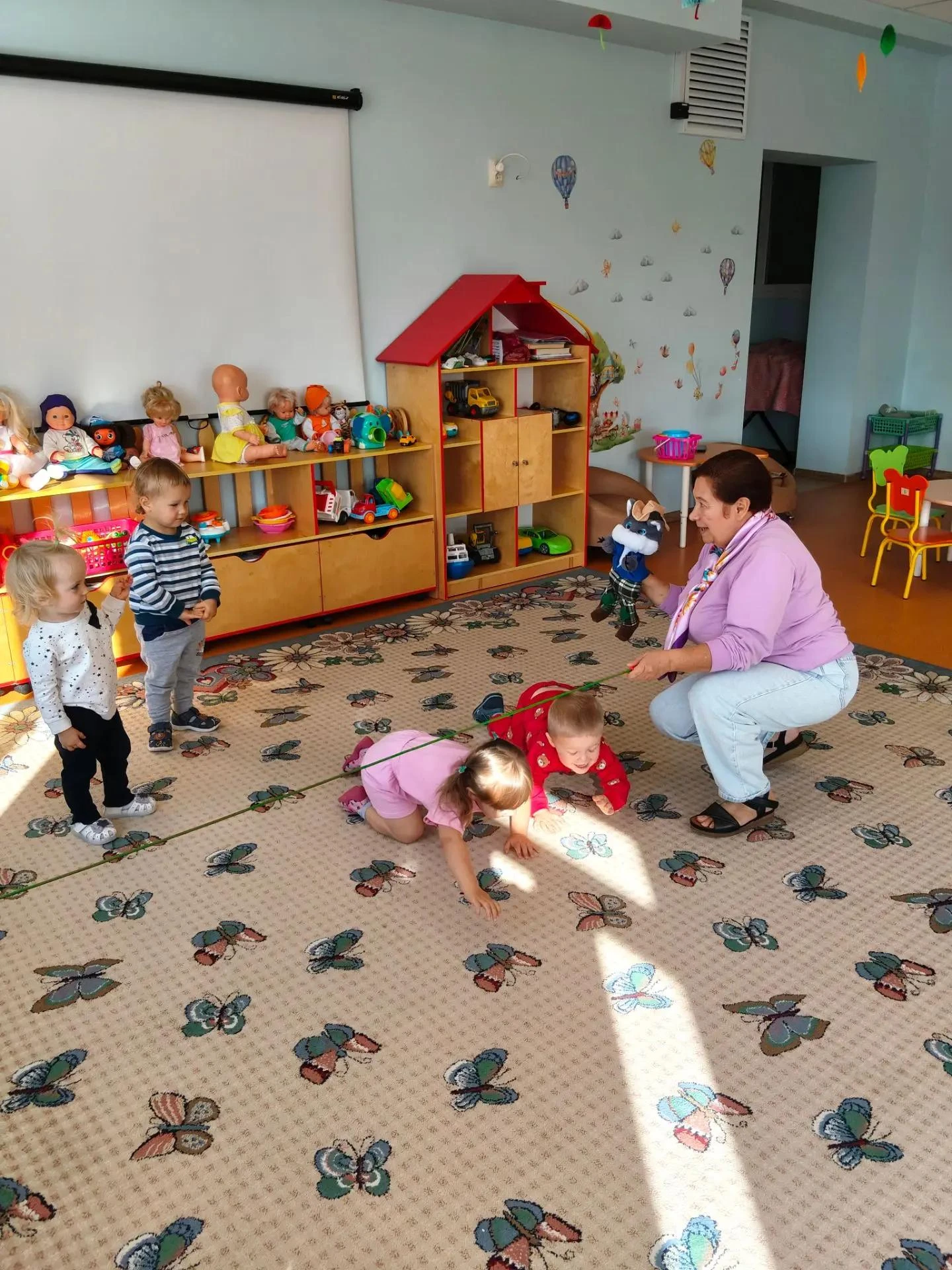 Сегодня в яслях было настоящее волшебство. Кот в сапогах пришёл в гости к нашим малышам...